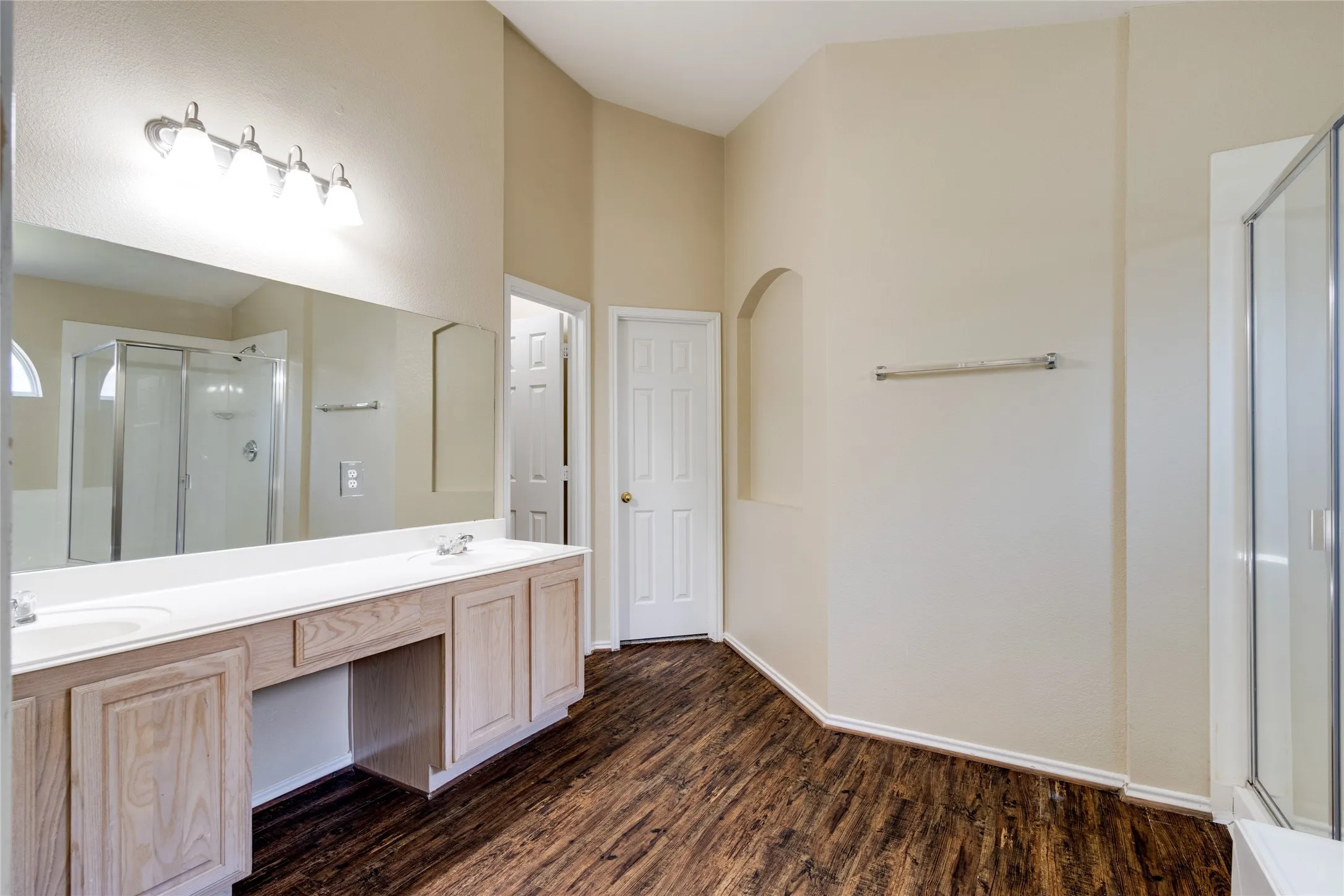 Single Family Residence For Sale in Denton County , 1900 Creek Crossing Drive, Fort Worth, Texas 76247, 3 Bedroom, 2 Bathroom, 2 Garage spaces, 1,707 Sqft, built in 2004, mls#21364362, Real Estate Agent in Fort Worth, Homes For Sale in Denton county, Homes For Sale in Fort Worth, Realtor in Fort Worth Texas, Real Estate Brokerage Independent Realty Texas, Luminita Cordes Realtor