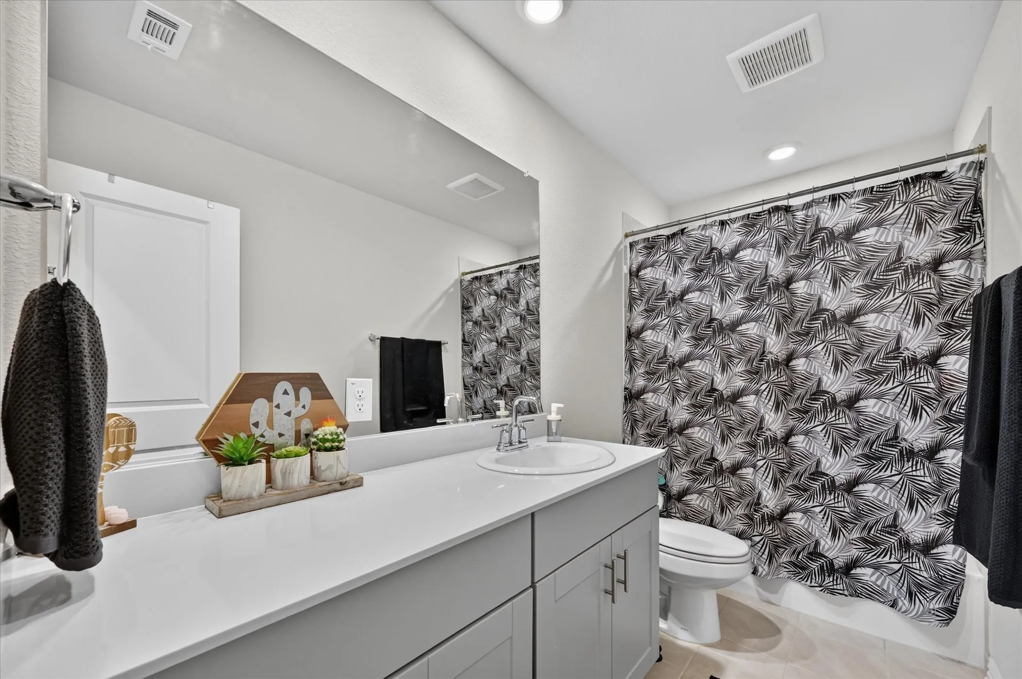 Single Family Residence For Sale in Rockwall County , 1326 Great Sand Dune Street, Royse City, Texas 75189, 4 Bedroom, 3 Bathroom, 2 Garage spaces, 2,650 Sqft, built in 2023, mls#21364748, Real Estate Agent in Royse City, Homes For Sale in Rockwall county, Homes For Sale in Royse City, Realtor in Royse City Texas, Real Estate Brokerage Independent Realty Texas, Luminita Cordes Realtor
