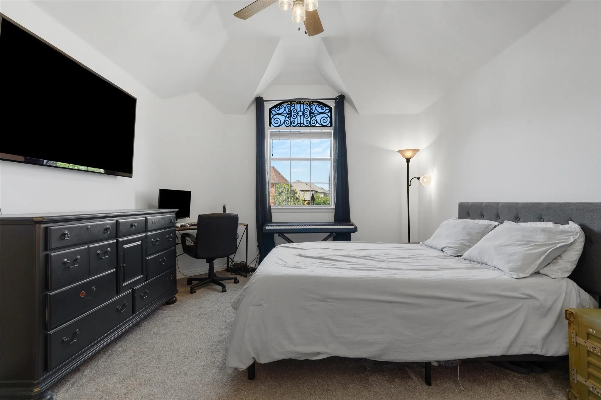 Single Family Residence For Sale in Tarrant County , 8012 Red River Run, North Richland Hills, Texas 76180, 6 Bedroom, 4 Bathroom, 3 Garage spaces, 4,321 Sqft, built in 2012, mls#21362598, Real Estate Agent in North Richland Hills, Homes For Sale in Tarrant county, Homes For Sale in North Richland Hills, Realtor in North Richland Hills Texas, Real Estate Brokerage Independent Realty Texas, Luminita Cordes Realtor