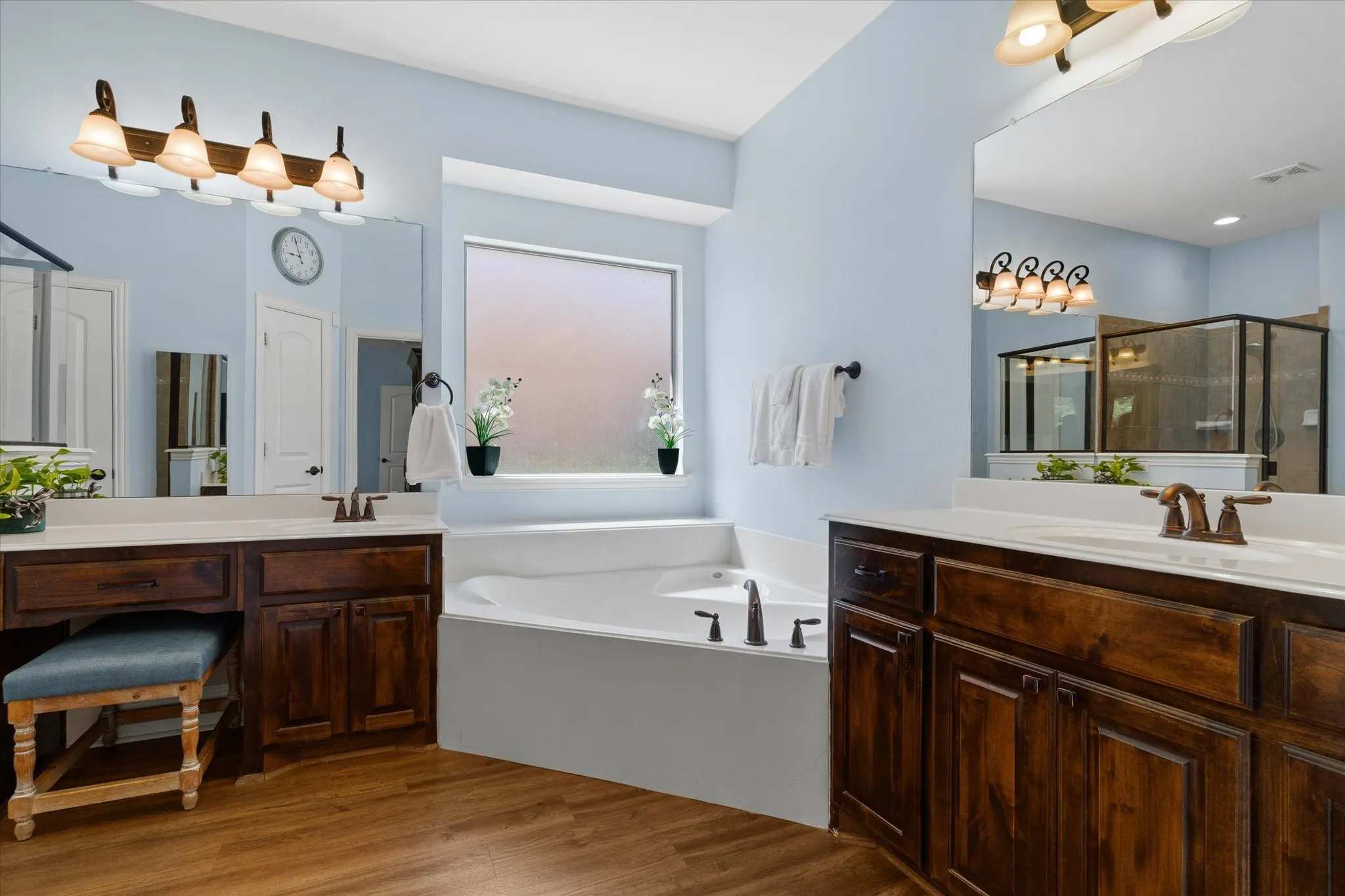 Single Family Residence For Sale in Tarrant County , 8012 Red River Run, North Richland Hills, Texas 76180, 6 Bedroom, 4 Bathroom, 3 Garage spaces, 4,321 Sqft, built in 2012, mls#21362598, Real Estate Agent in North Richland Hills, Homes For Sale in Tarrant county, Homes For Sale in North Richland Hills, Realtor in North Richland Hills Texas, Real Estate Brokerage Independent Realty Texas, Luminita Cordes Realtor