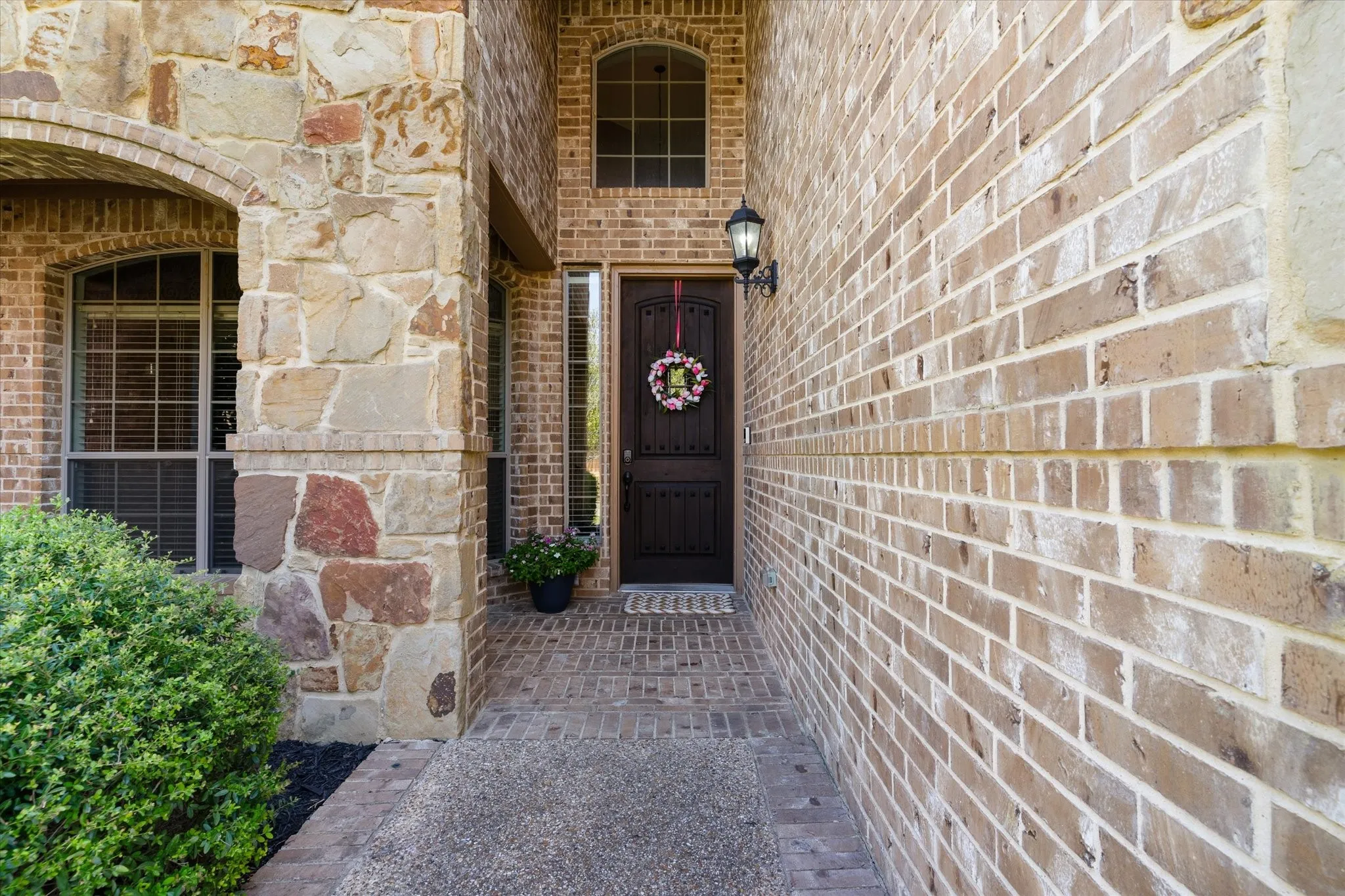 Single Family Residence For Sale in Tarrant County , 8012 Red River Run, North Richland Hills, Texas 76180, 6 Bedroom, 4 Bathroom, 3 Garage spaces, 4,321 Sqft, built in 2012, mls#21362598, Real Estate Agent in North Richland Hills, Homes For Sale in Tarrant county, Homes For Sale in North Richland Hills, Realtor in North Richland Hills Texas, Real Estate Brokerage Independent Realty Texas, Luminita Cordes Realtor