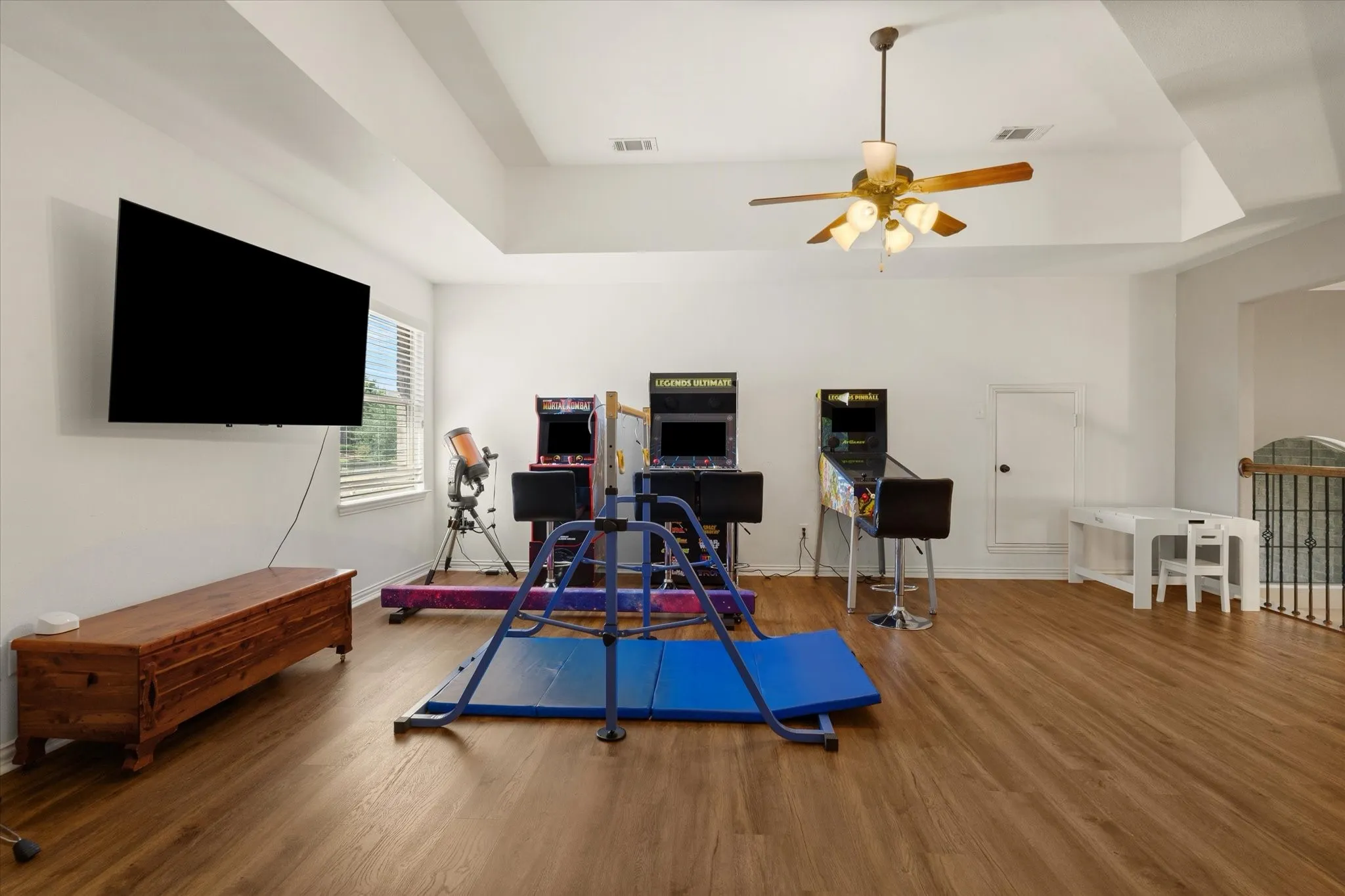 Single Family Residence For Sale in Tarrant County , 8012 Red River Run, North Richland Hills, Texas 76180, 6 Bedroom, 4 Bathroom, 3 Garage spaces, 4,321 Sqft, built in 2012, mls#21362598, Real Estate Agent in North Richland Hills, Homes For Sale in Tarrant county, Homes For Sale in North Richland Hills, Realtor in North Richland Hills Texas, Real Estate Brokerage Independent Realty Texas, Luminita Cordes Realtor