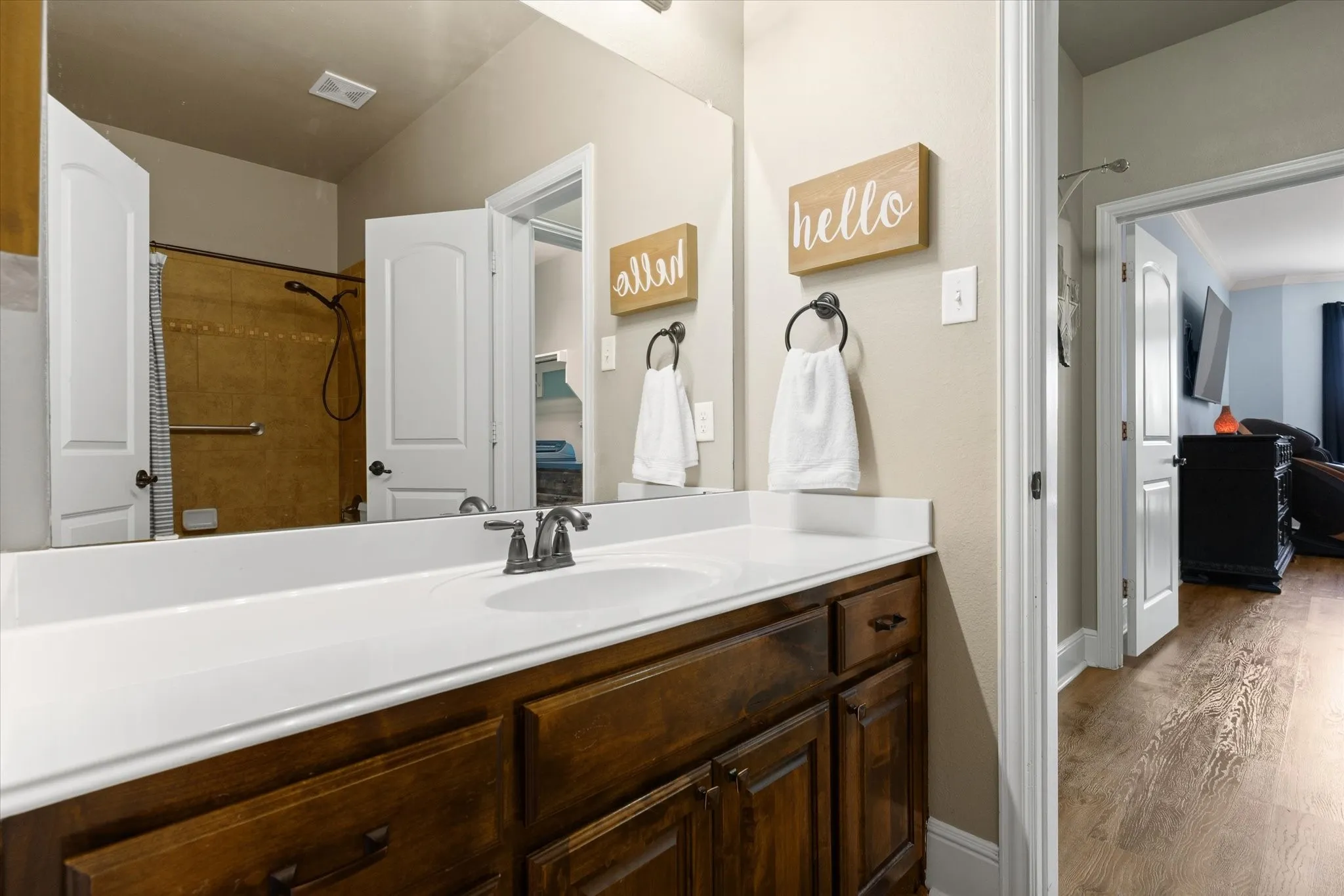 ensuite full bath
