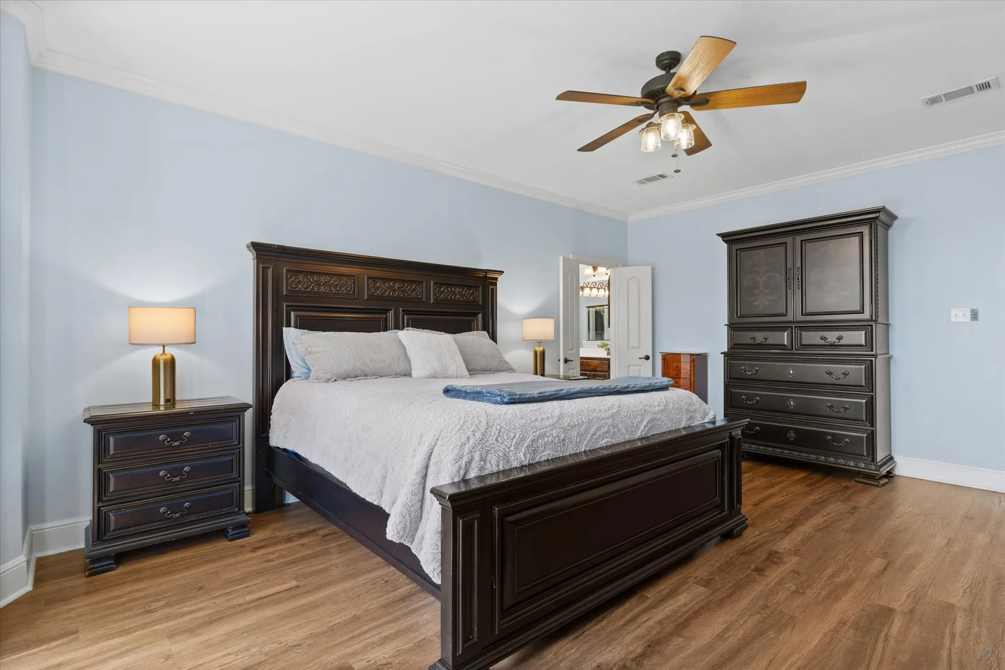 Single Family Residence For Sale in Tarrant County , 8012 Red River Run, North Richland Hills, Texas 76180, 6 Bedroom, 4 Bathroom, 3 Garage spaces, 4,321 Sqft, built in 2012, mls#21362598, Real Estate Agent in North Richland Hills, Homes For Sale in Tarrant county, Homes For Sale in North Richland Hills, Realtor in North Richland Hills Texas, Real Estate Brokerage Independent Realty Texas, Luminita Cordes Realtor
