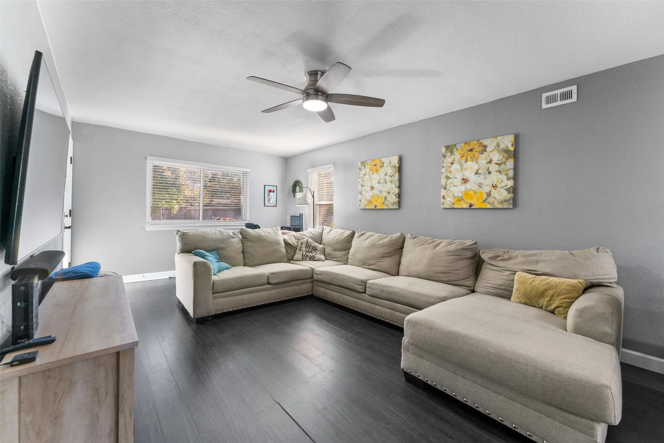 Single Family Residence For Sale in Dallas County , 1429 Crestridge Drive, Mesquite, Texas 75149, 3 Bedroom, 1 Bathroom, Garage spaces, 1,088 Sqft, built in 1956, mls#21366000, Real Estate Agent in Mesquite, Homes For Sale in Dallas county, Homes For Sale in Mesquite, Realtor in Mesquite Texas, Real Estate Brokerage Independent Realty Texas, Luminita Cordes Realtor