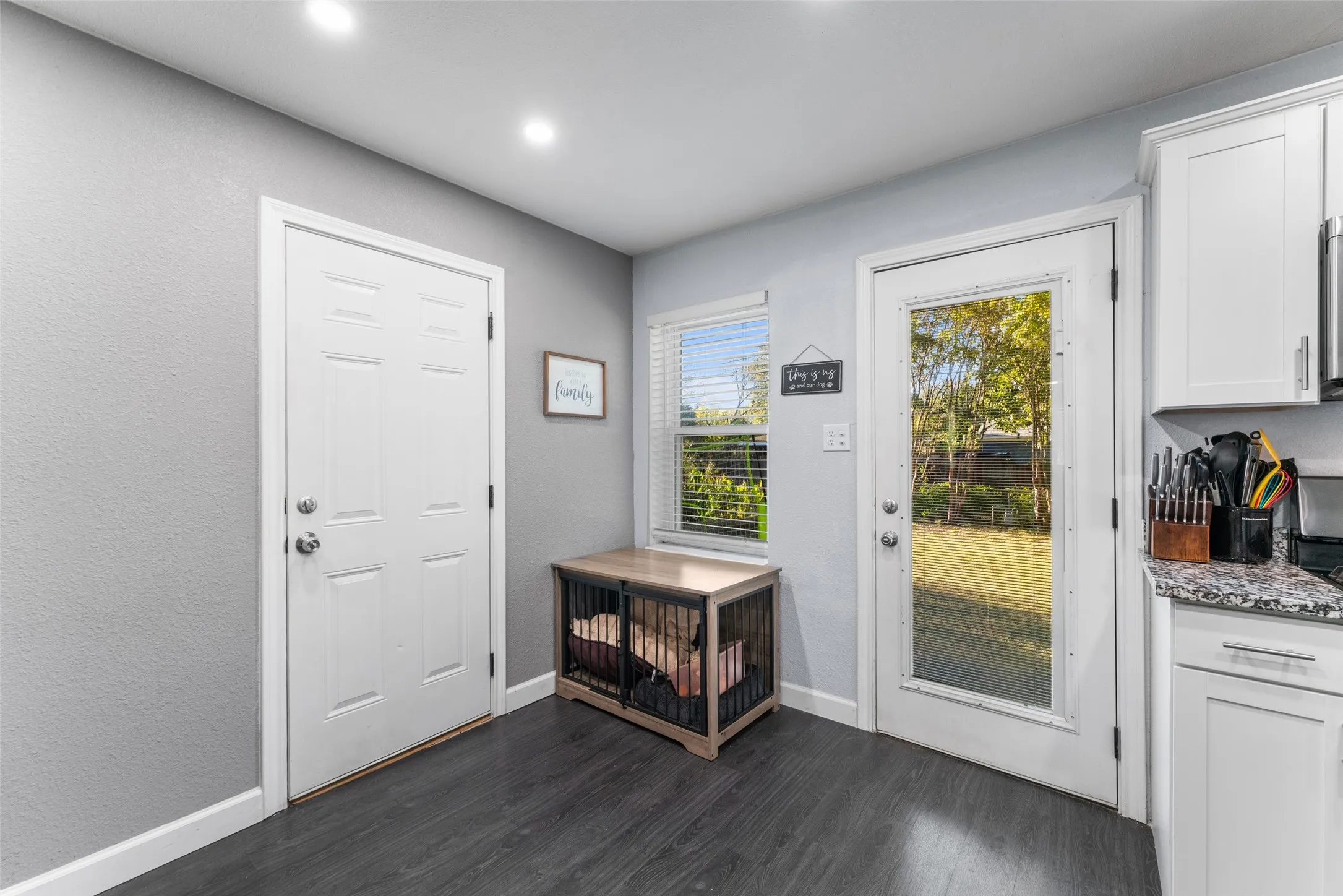 Single Family Residence For Sale in Dallas County , 1429 Crestridge Drive, Mesquite, Texas 75149, 3 Bedroom, 1 Bathroom, Garage spaces, 1,088 Sqft, built in 1956, mls#21366000, Real Estate Agent in Mesquite, Homes For Sale in Dallas county, Homes For Sale in Mesquite, Realtor in Mesquite Texas, Real Estate Brokerage Independent Realty Texas, Luminita Cordes Realtor