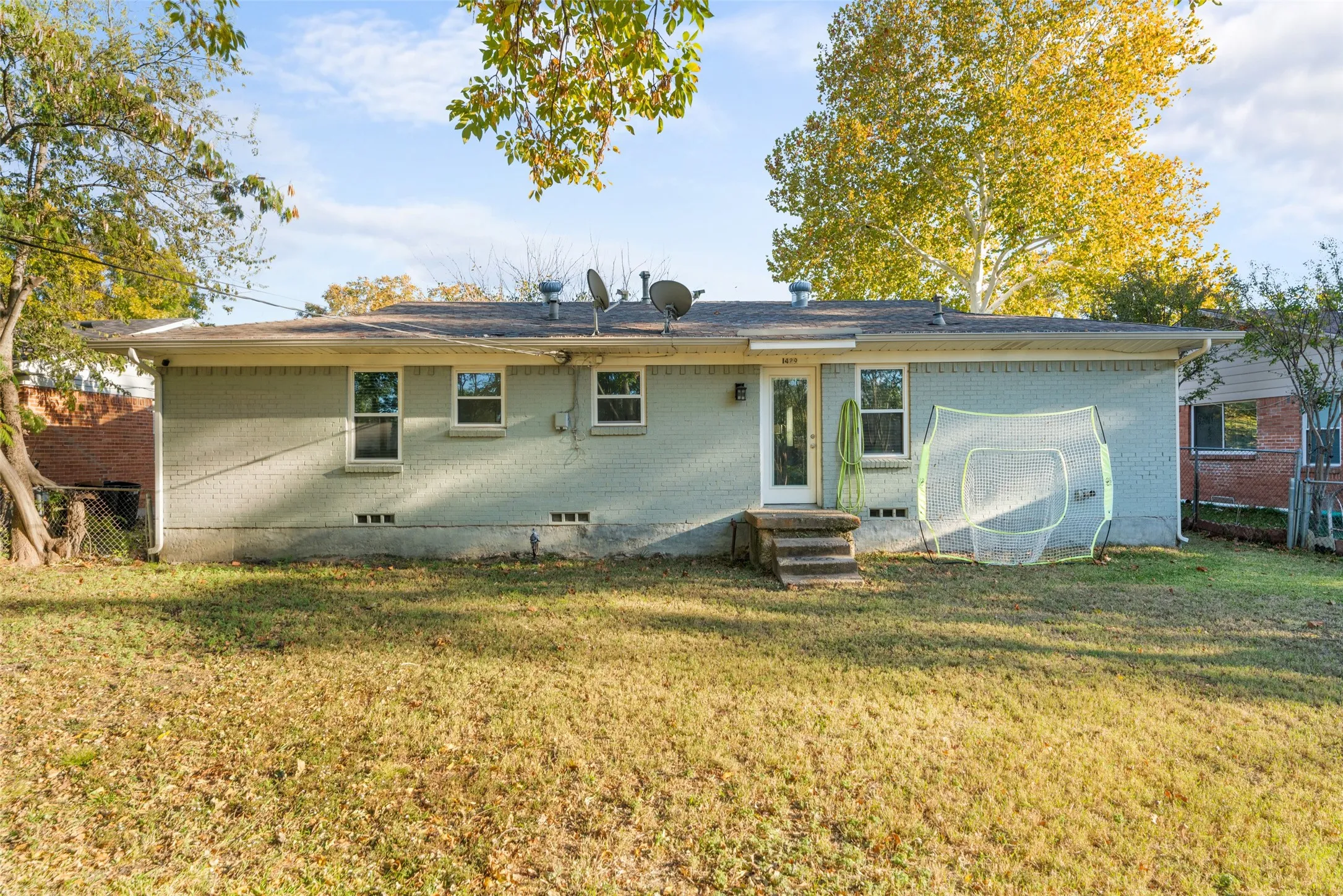 Single Family Residence For Sale in Dallas County , 1429 Crestridge Drive, Mesquite, Texas 75149, 3 Bedroom, 1 Bathroom, Garage spaces, 1,088 Sqft, built in 1956, mls#21366000, Real Estate Agent in Mesquite, Homes For Sale in Dallas county, Homes For Sale in Mesquite, Realtor in Mesquite Texas, Real Estate Brokerage Independent Realty Texas, Luminita Cordes Realtor