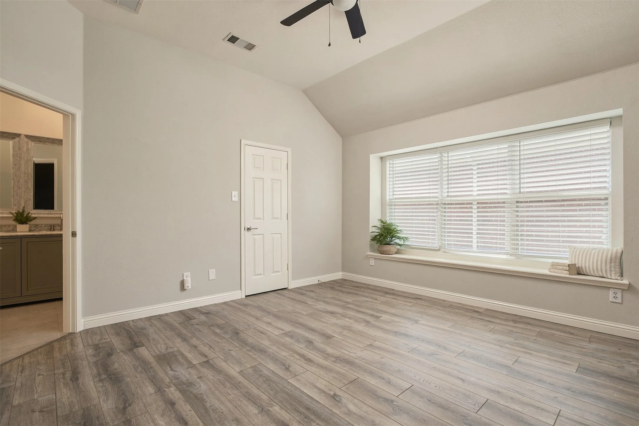 Single Family Residence For Sale in Collin County , 6880 Longhorn Trail, Frisco, Texas 75034, 3 Bedroom, 2 Bathroom, 2 Garage spaces, 2,165 Sqft, built in 2001, mls#21356608, Real Estate Agent in Frisco, Homes For Sale in Collin county, Homes For Sale in Frisco, Realtor in Frisco Texas, Real Estate Brokerage Independent Realty Texas, Luminita Cordes Realtor