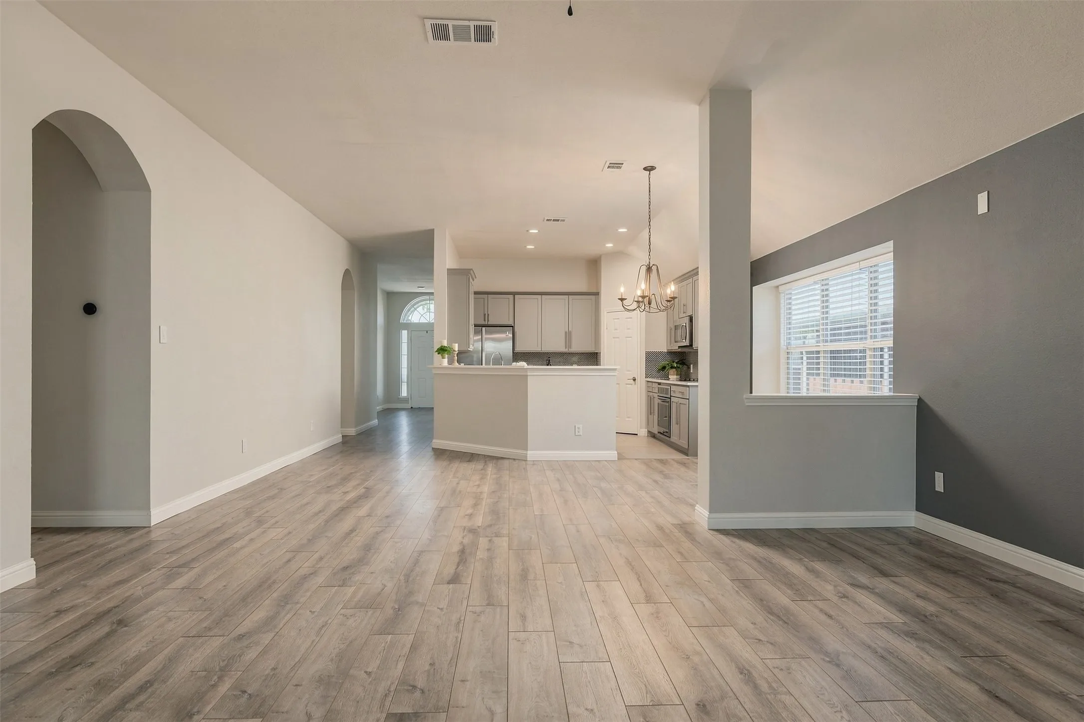 Single Family Residence For Sale in Collin County , 6880 Longhorn Trail, Frisco, Texas 75034, 3 Bedroom, 2 Bathroom, 2 Garage spaces, 2,165 Sqft, built in 2001, mls#21356608, Real Estate Agent in Frisco, Homes For Sale in Collin county, Homes For Sale in Frisco, Realtor in Frisco Texas, Real Estate Brokerage Independent Realty Texas, Luminita Cordes Realtor