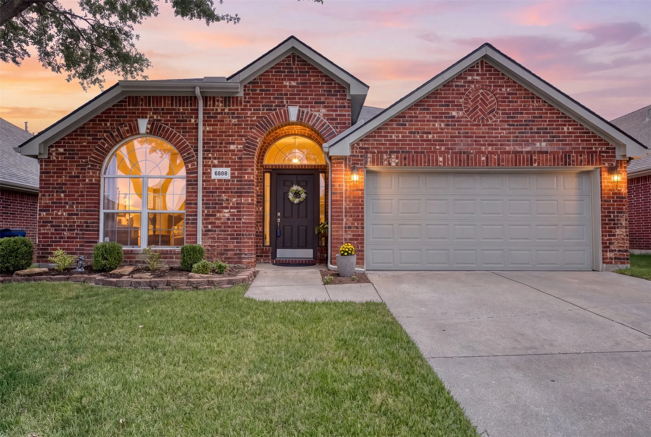 Single Family Residence For Sale in Collin County , 6880 Longhorn Trail, Frisco, Texas 75034, 3 Bedroom, 2 Bathroom, 2 Garage spaces, 2,165 Sqft, built in 2001, mls#21356608, Real Estate Agent in Frisco, Homes For Sale in Collin county, Homes For Sale in Frisco, Realtor in Frisco Texas, Real Estate Brokerage Independent Realty Texas, Luminita Cordes Realtor