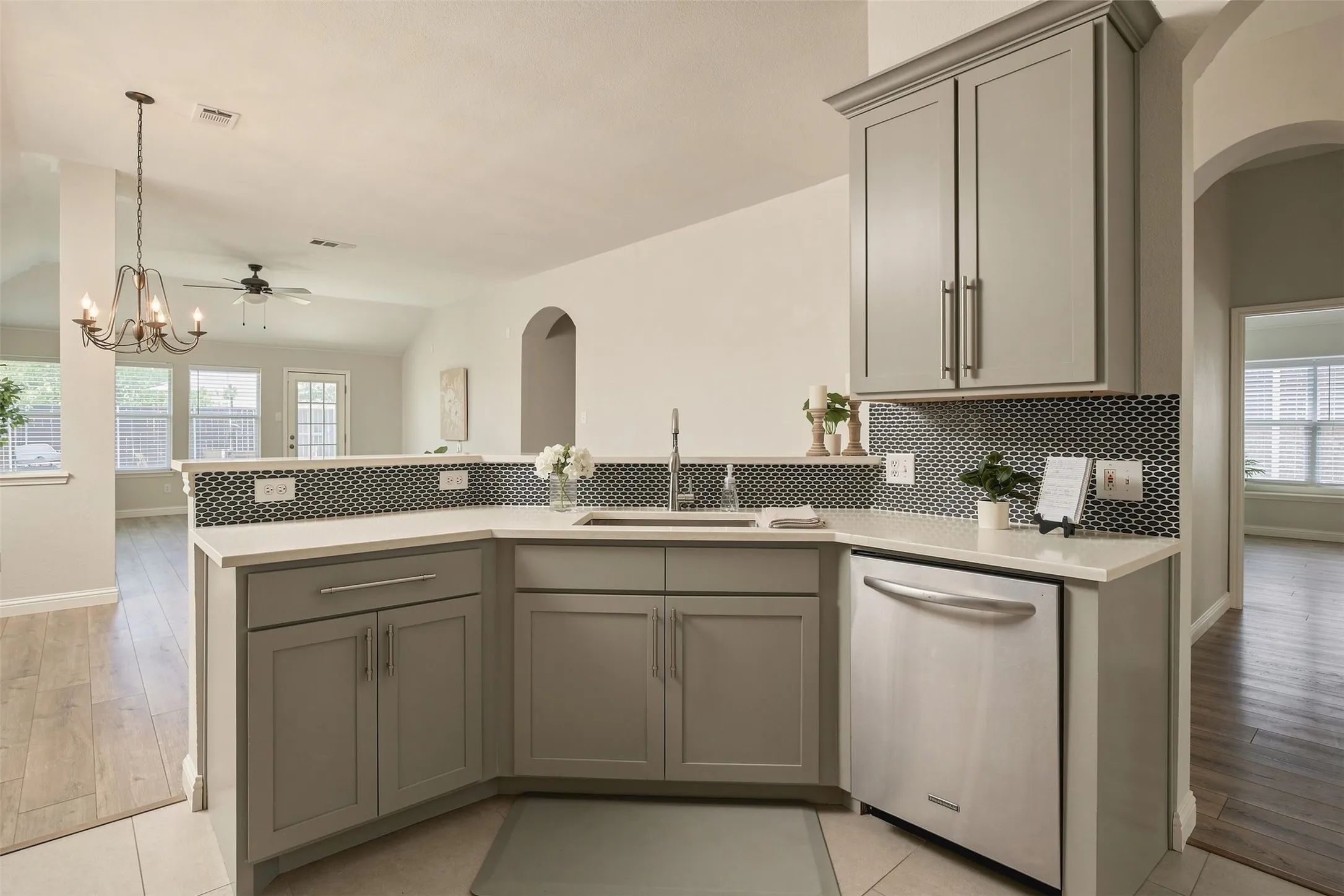 Single Family Residence For Sale in Collin County , 6880 Longhorn Trail, Frisco, Texas 75034, 3 Bedroom, 2 Bathroom, 2 Garage spaces, 2,165 Sqft, built in 2001, mls#21356608, Real Estate Agent in Frisco, Homes For Sale in Collin county, Homes For Sale in Frisco, Realtor in Frisco Texas, Real Estate Brokerage Independent Realty Texas, Luminita Cordes Realtor