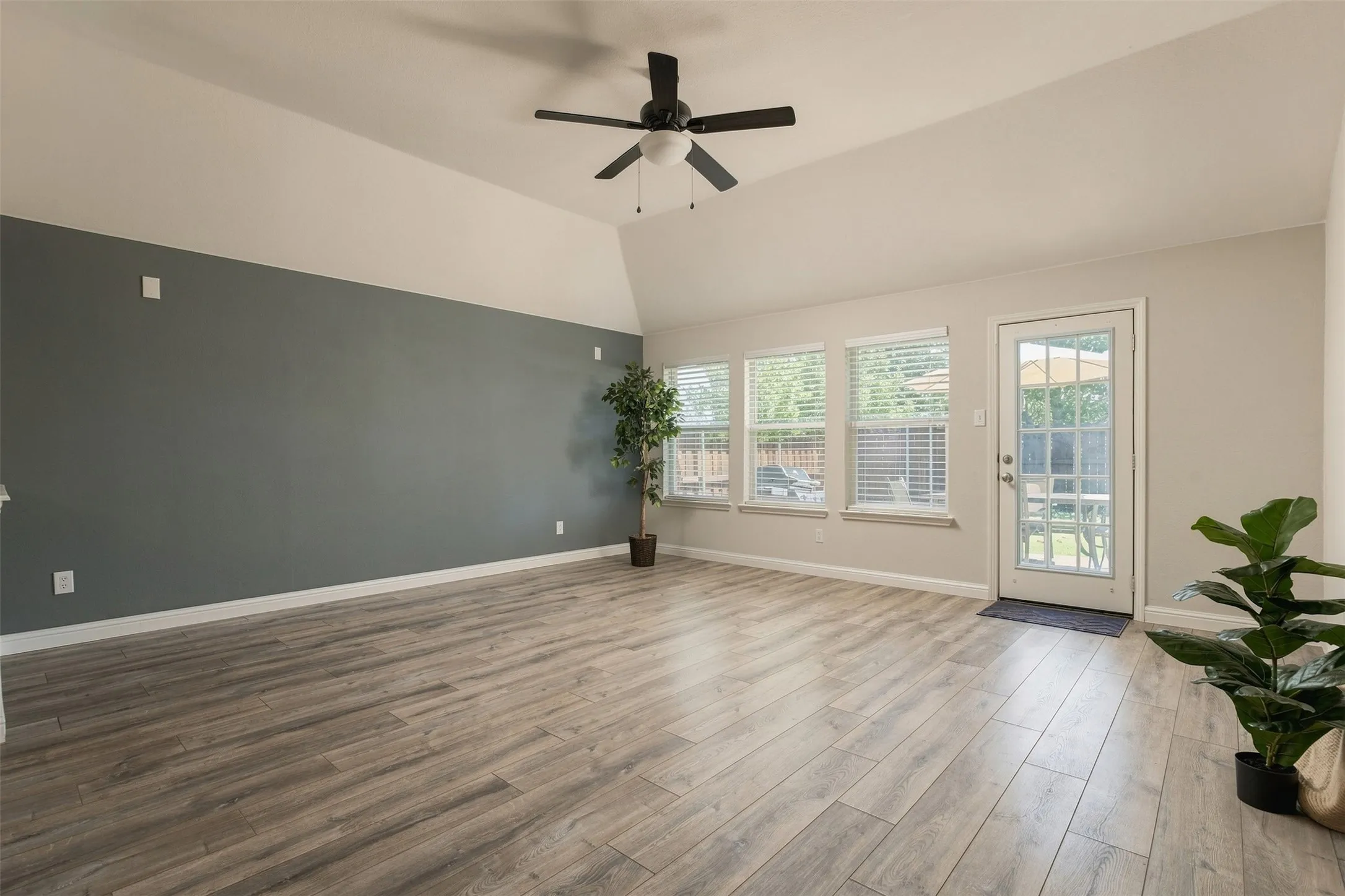 Single Family Residence For Sale in Collin County , 6880 Longhorn Trail, Frisco, Texas 75034, 3 Bedroom, 2 Bathroom, 2 Garage spaces, 2,165 Sqft, built in 2001, mls#21356608, Real Estate Agent in Frisco, Homes For Sale in Collin county, Homes For Sale in Frisco, Realtor in Frisco Texas, Real Estate Brokerage Independent Realty Texas, Luminita Cordes Realtor