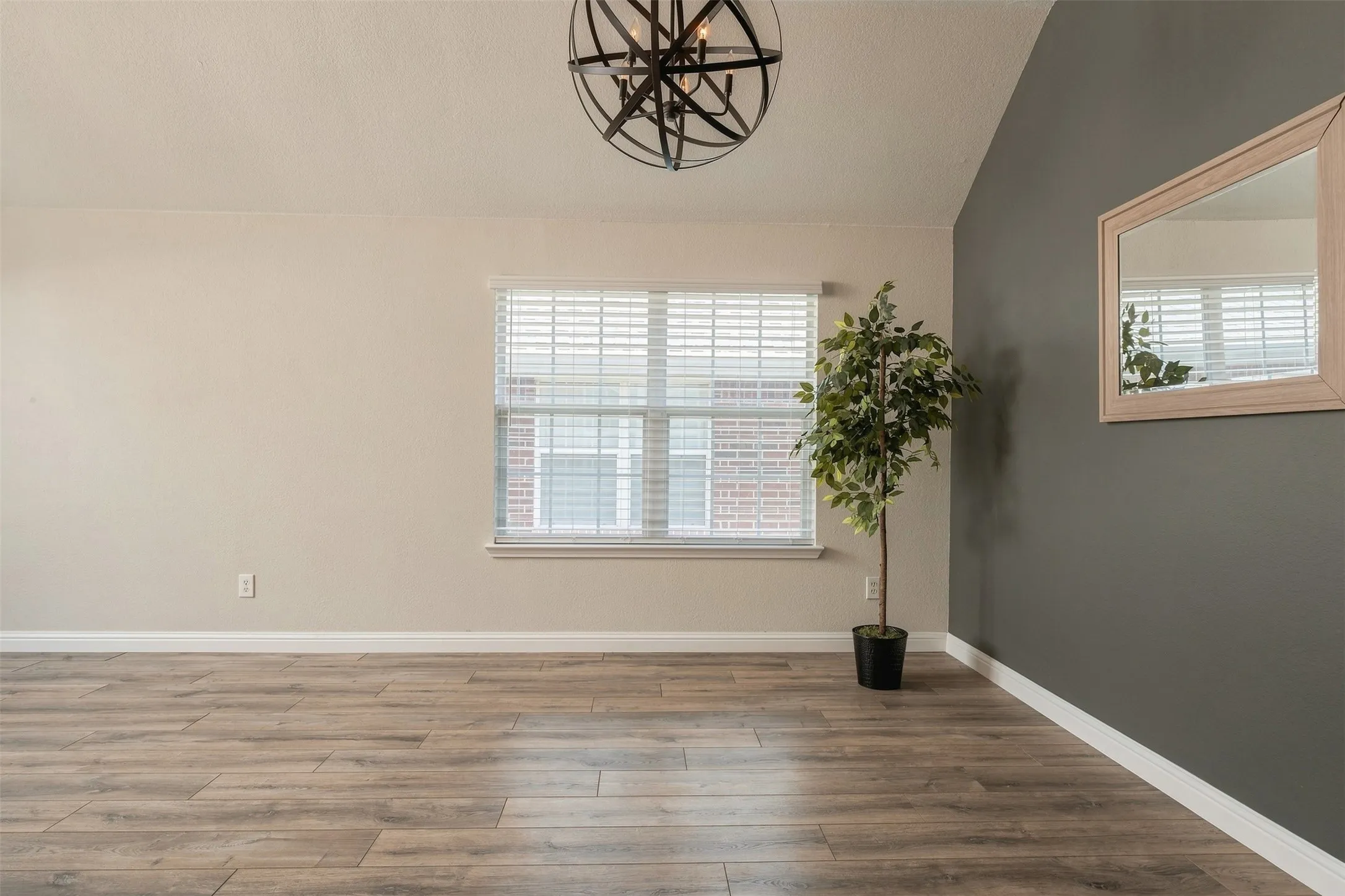 Single Family Residence For Sale in Collin County , 6880 Longhorn Trail, Frisco, Texas 75034, 3 Bedroom, 2 Bathroom, 2 Garage spaces, 2,165 Sqft, built in 2001, mls#21356608, Real Estate Agent in Frisco, Homes For Sale in Collin county, Homes For Sale in Frisco, Realtor in Frisco Texas, Real Estate Brokerage Independent Realty Texas, Luminita Cordes Realtor