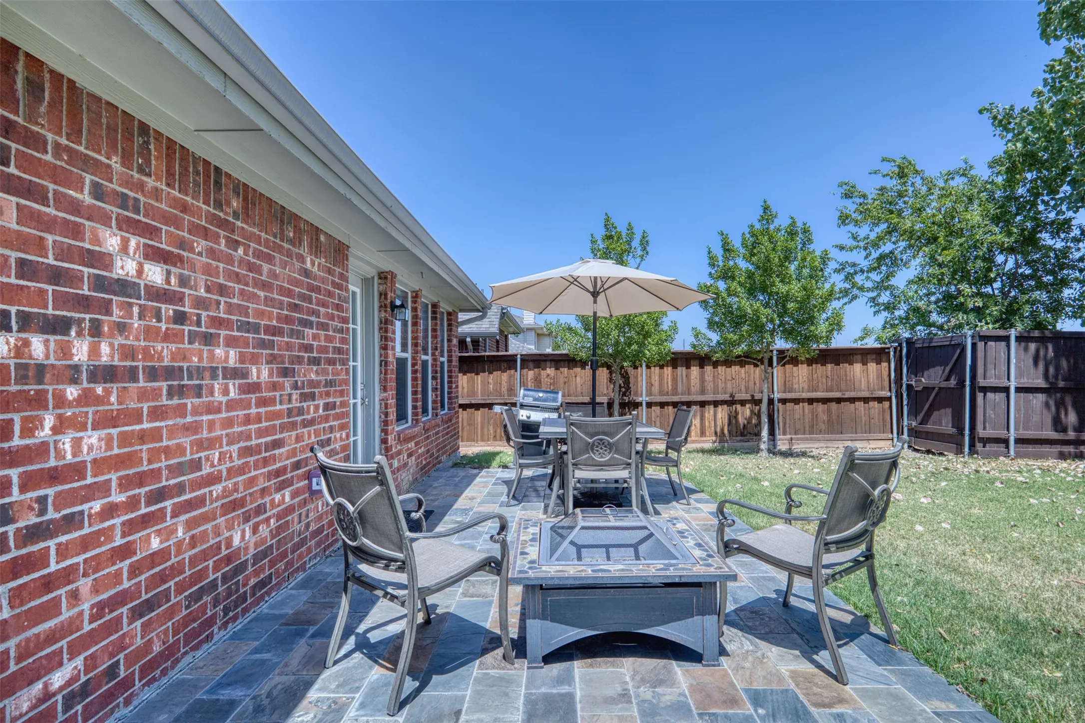 Single Family Residence For Sale in Collin County , 6880 Longhorn Trail, Frisco, Texas 75034, 3 Bedroom, 2 Bathroom, 2 Garage spaces, 2,165 Sqft, built in 2001, mls#21356608, Real Estate Agent in Frisco, Homes For Sale in Collin county, Homes For Sale in Frisco, Realtor in Frisco Texas, Real Estate Brokerage Independent Realty Texas, Luminita Cordes Realtor