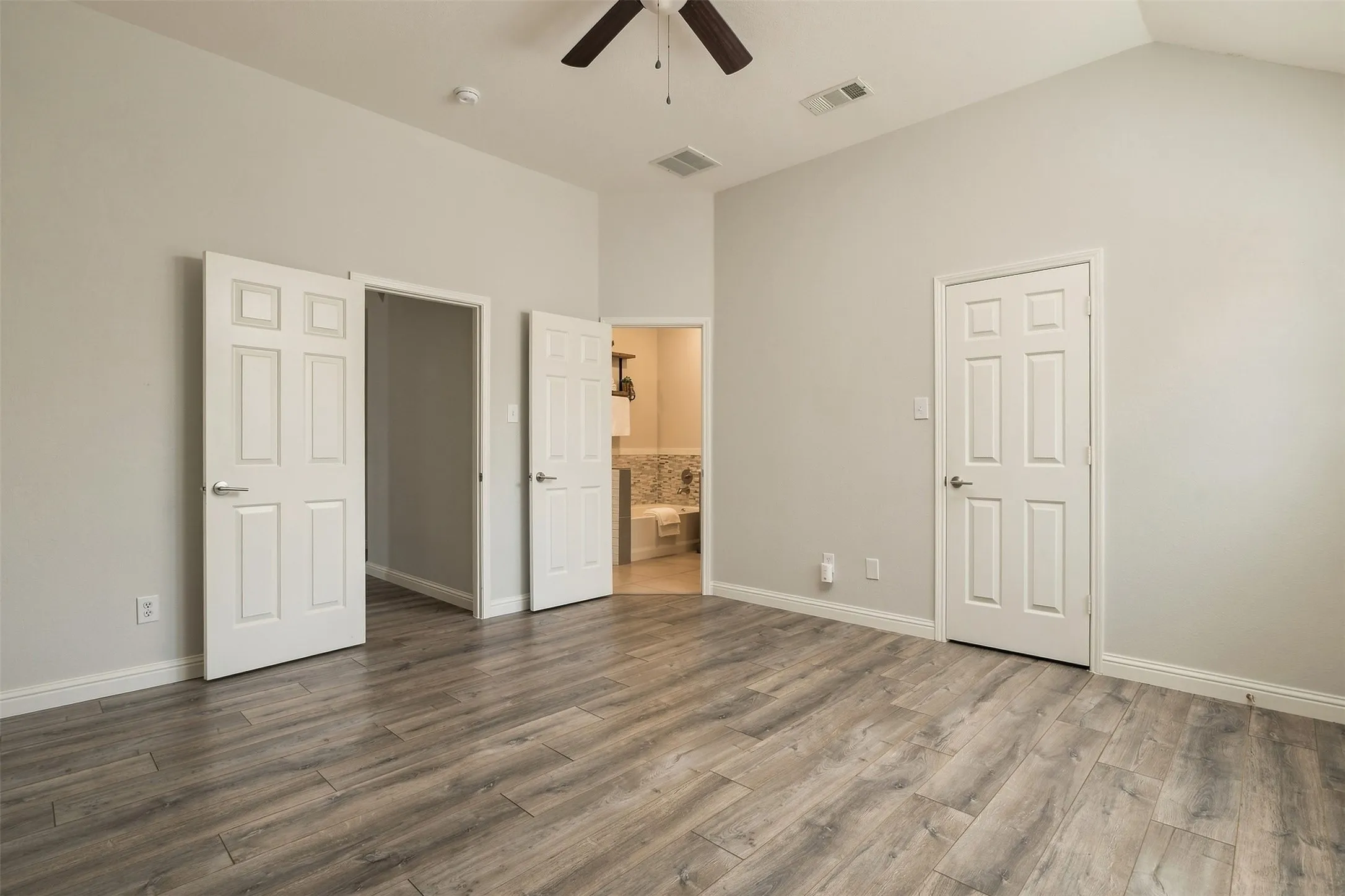 Single Family Residence For Sale in Collin County , 6880 Longhorn Trail, Frisco, Texas 75034, 3 Bedroom, 2 Bathroom, 2 Garage spaces, 2,165 Sqft, built in 2001, mls#21356608, Real Estate Agent in Frisco, Homes For Sale in Collin county, Homes For Sale in Frisco, Realtor in Frisco Texas, Real Estate Brokerage Independent Realty Texas, Luminita Cordes Realtor