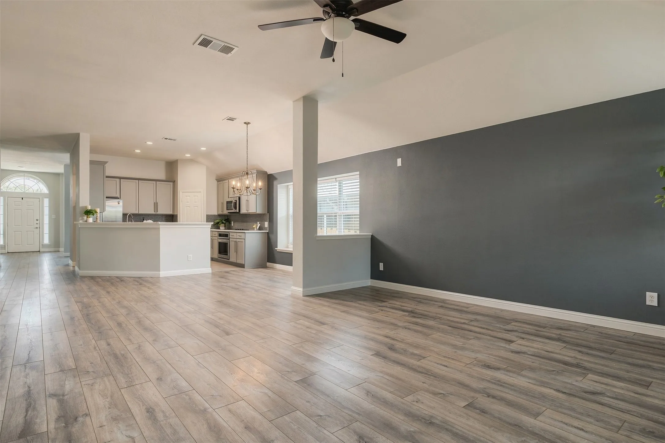Single Family Residence For Sale in Collin County , 6880 Longhorn Trail, Frisco, Texas 75034, 3 Bedroom, 2 Bathroom, 2 Garage spaces, 2,165 Sqft, built in 2001, mls#21356608, Real Estate Agent in Frisco, Homes For Sale in Collin county, Homes For Sale in Frisco, Realtor in Frisco Texas, Real Estate Brokerage Independent Realty Texas, Luminita Cordes Realtor