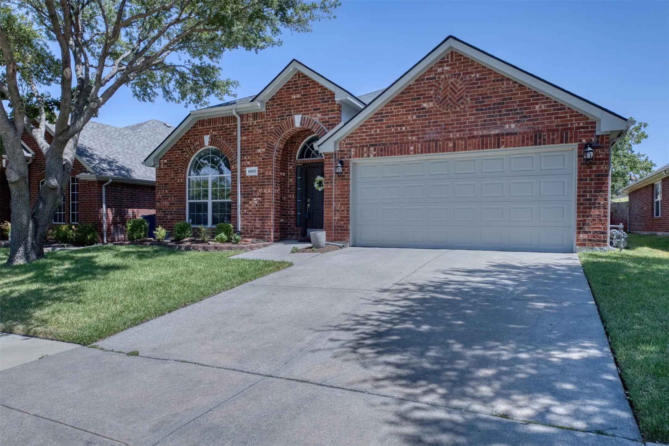 Single Family Residence For Sale in Collin County , 6880 Longhorn Trail, Frisco, Texas 75034, 3 Bedroom, 2 Bathroom, 2 Garage spaces, 2,165 Sqft, built in 2001, mls#21356608, Real Estate Agent in Frisco, Homes For Sale in Collin county, Homes For Sale in Frisco, Realtor in Frisco Texas, Real Estate Brokerage Independent Realty Texas, Luminita Cordes Realtor