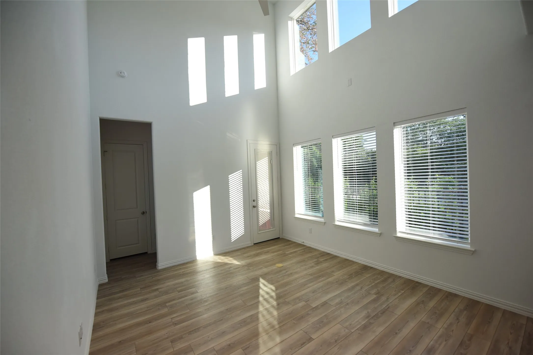 Single Family Residence For Rent in Dallas County , 9843 Romo Street, Irving, Texas 75063, 4 Bedroom, 3 Bathroom, 2 Garage spaces, 2,359 Sqft, built in 2021, mls#21356701, Real Estate Agent in Irving, Homes For Rent in Dallas county, Homes For Rent in Irving, Realtor in Irving Texas, Real Estate Brokerage Independent Realty Texas, Luminita Cordes Realtor