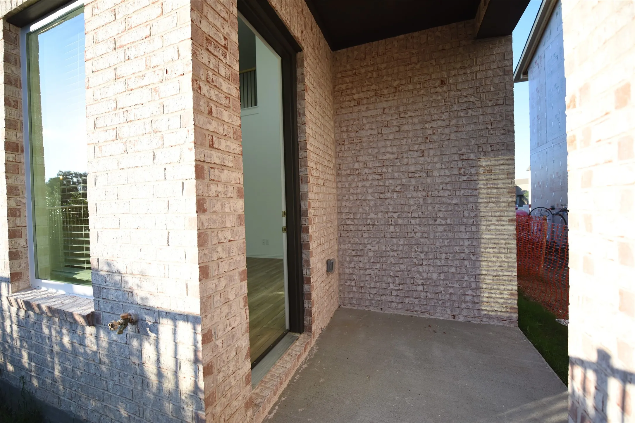 Single Family Residence For Rent in Dallas County , 9843 Romo Street, Irving, Texas 75063, 4 Bedroom, 3 Bathroom, 2 Garage spaces, 2,359 Sqft, built in 2021, mls#21356701, Real Estate Agent in Irving, Homes For Rent in Dallas county, Homes For Rent in Irving, Realtor in Irving Texas, Real Estate Brokerage Independent Realty Texas, Luminita Cordes Realtor