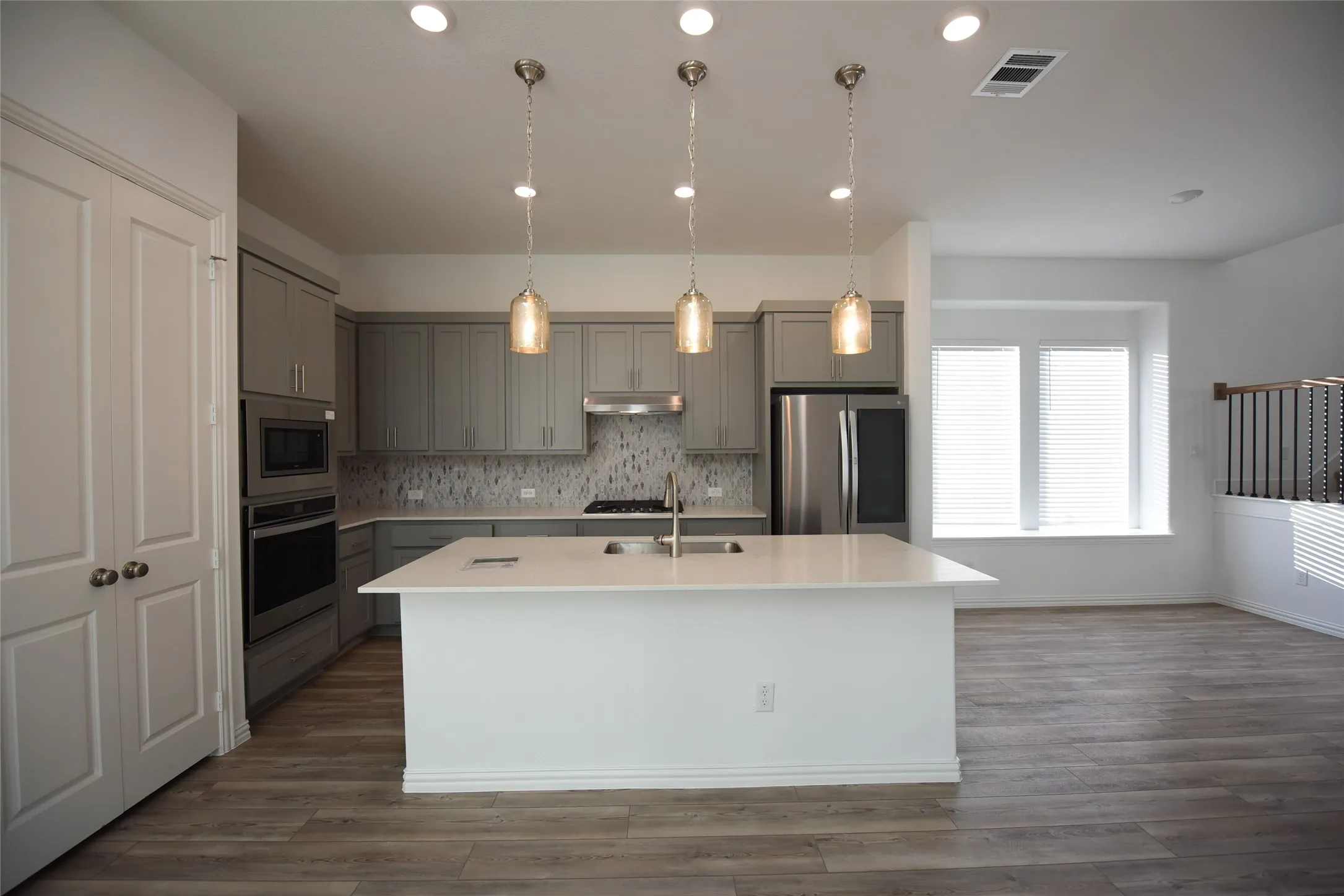 Single Family Residence For Rent in Dallas County , 9843 Romo Street, Irving, Texas 75063, 4 Bedroom, 3 Bathroom, 2 Garage spaces, 2,359 Sqft, built in 2021, mls#21356701, Real Estate Agent in Irving, Homes For Rent in Dallas county, Homes For Rent in Irving, Realtor in Irving Texas, Real Estate Brokerage Independent Realty Texas, Luminita Cordes Realtor