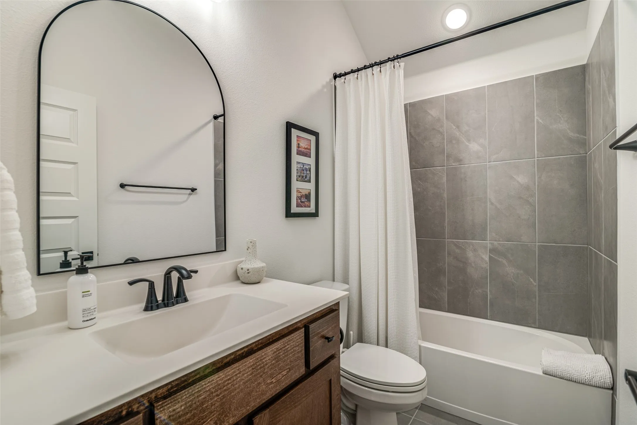 Single Family Residence For Sale in Dallas County , 2133 Jade Forest Lane, Mesquite, Texas 75181, 3 Bedroom, 2 Bathroom, 2 Garage spaces, 1,673 Sqft, built in 2024, Price $379,900, mls#21365821, Real Estate Agent in Mesquite, Homes For Sale in Dallas county, Homes For Sale in Mesquite, Realtor in Mesquite Texas, Real Estate Brokerage Independent Realty Texas, Luminita Cordes Realtor