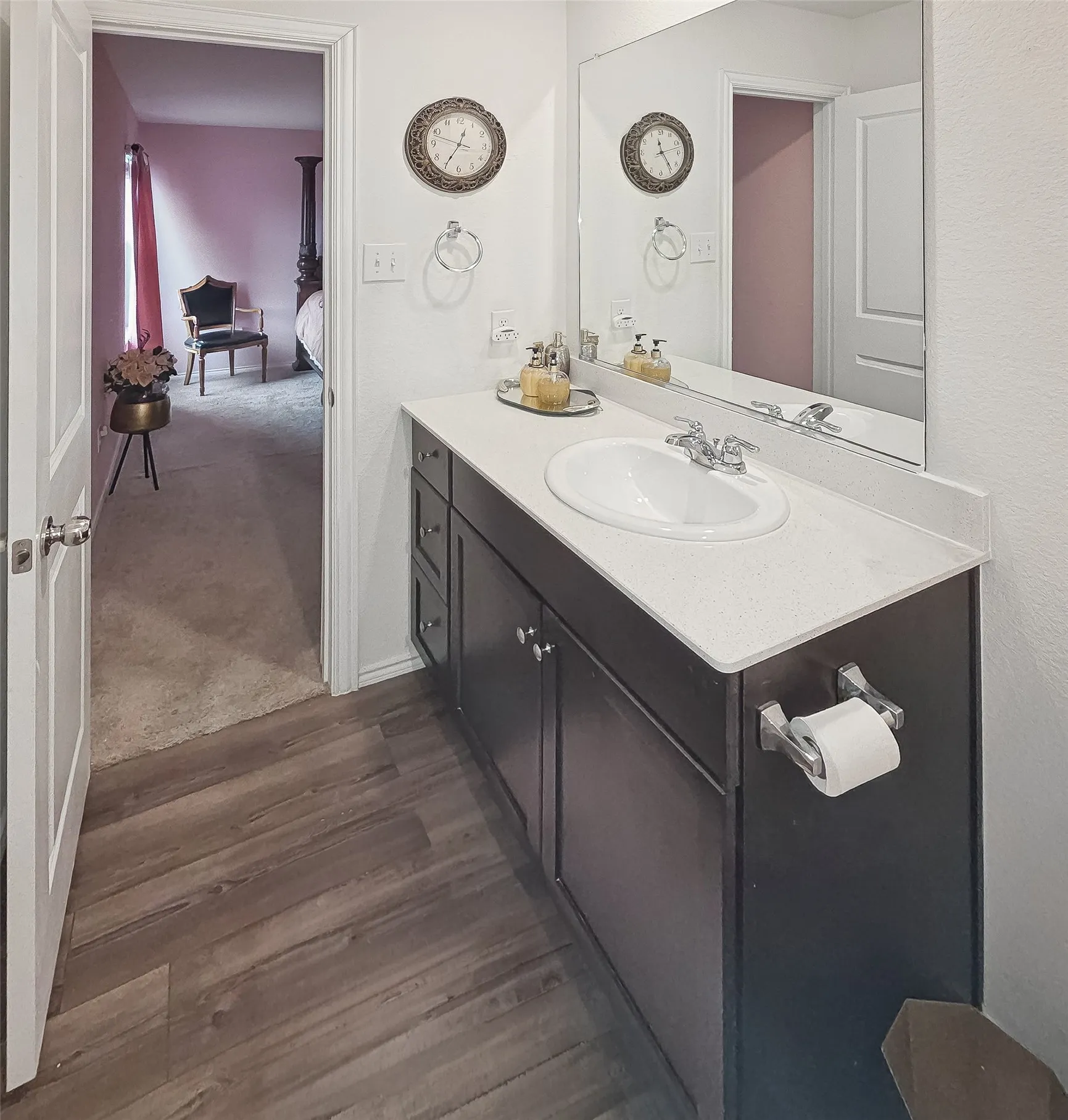 Single vanity with a white countertop and integrated sink
