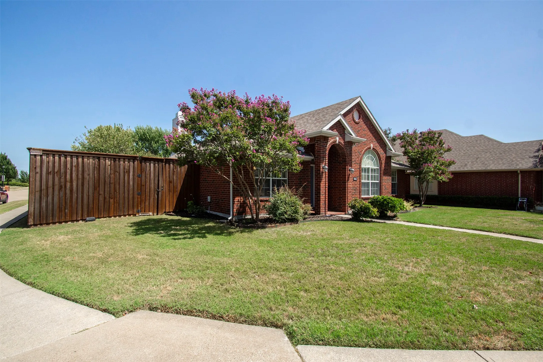 Single Family Residence For Sale in Collin County , 5812 Marrietta Drive, Frisco, Texas 75035, 4 Bedroom, 2 Bathroom, 2 Garage spaces, 1,747 Sqft, built in 1998, mls#21362680, Real Estate Agent in Frisco, Homes For Sale in Collin county, Homes For Sale in Frisco, Realtor in Frisco Texas, Real Estate Brokerage Independent Realty Texas, Luminita Cordes Realtor
