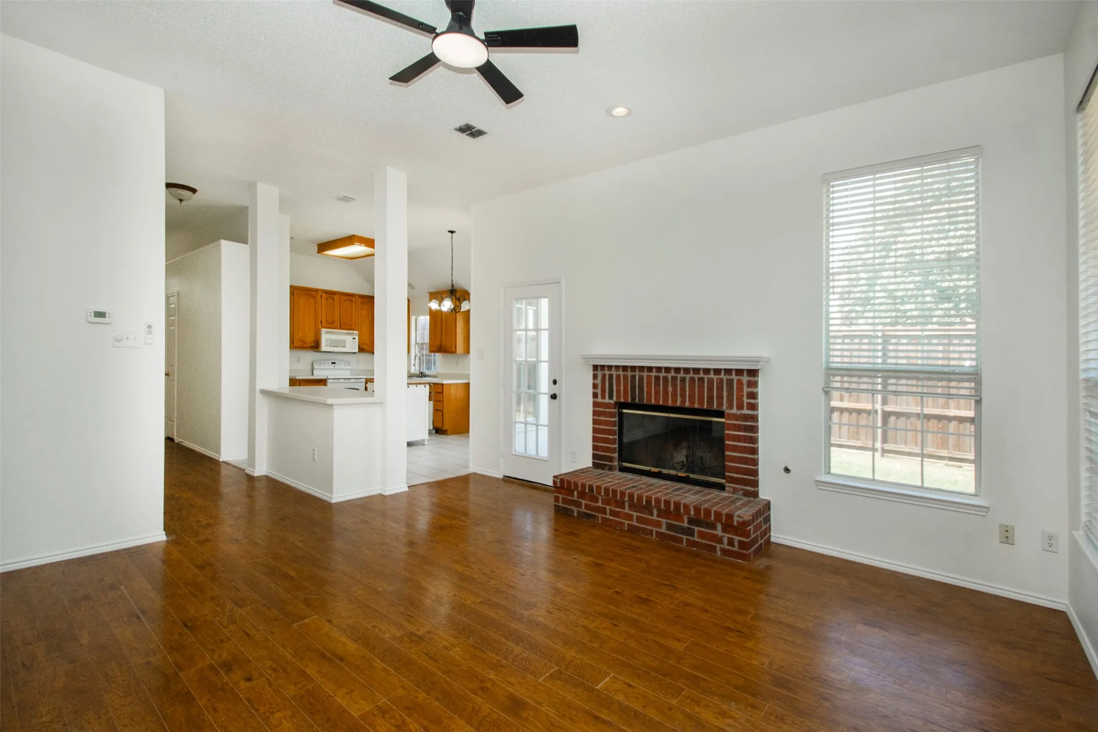 Single Family Residence For Sale in Collin County , 5812 Marrietta Drive, Frisco, Texas 75035, 4 Bedroom, 2 Bathroom, 2 Garage spaces, 1,747 Sqft, built in 1998, mls#21362680, Real Estate Agent in Frisco, Homes For Sale in Collin county, Homes For Sale in Frisco, Realtor in Frisco Texas, Real Estate Brokerage Independent Realty Texas, Luminita Cordes Realtor