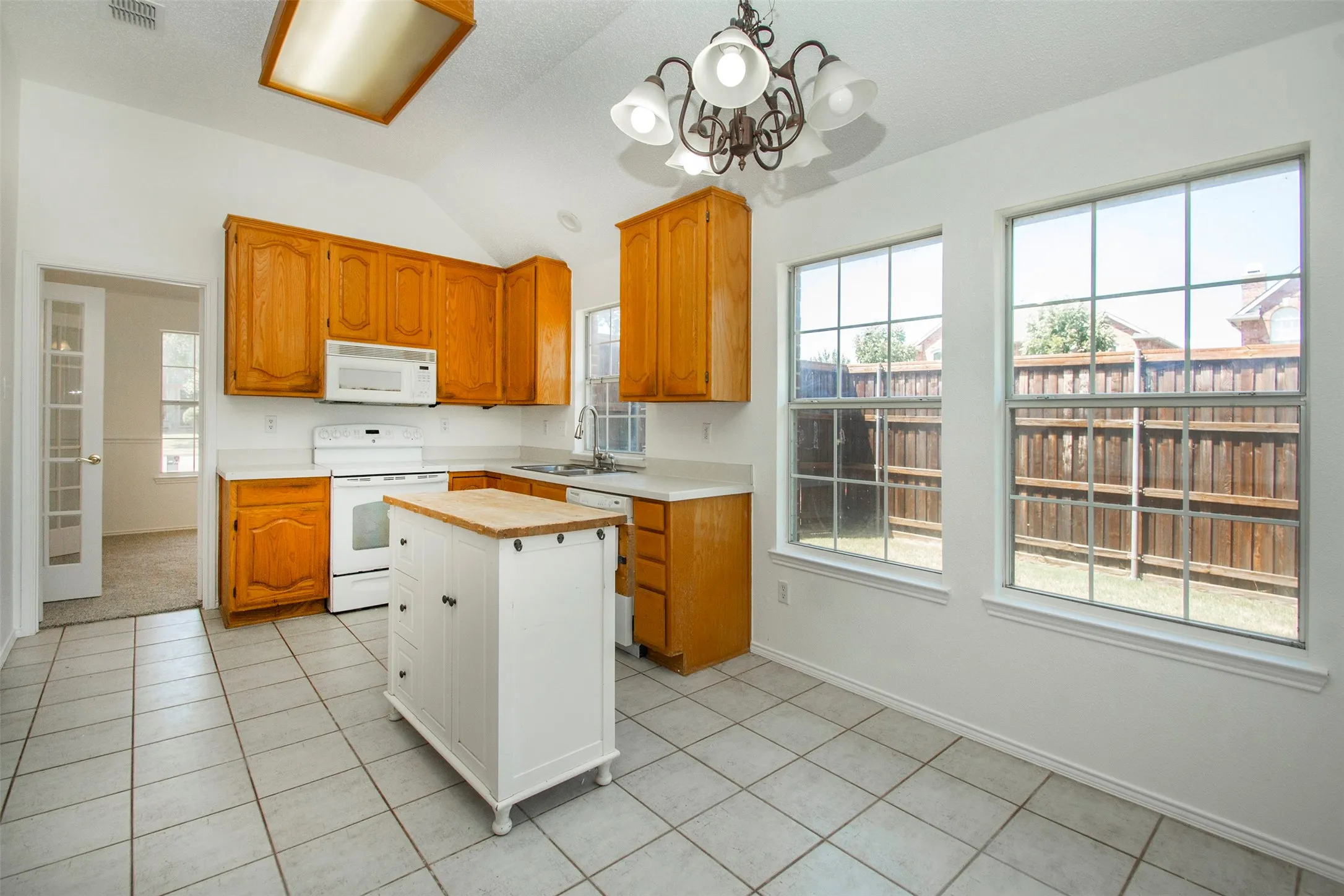 Single Family Residence For Sale in Collin County , 5812 Marrietta Drive, Frisco, Texas 75035, 4 Bedroom, 2 Bathroom, 2 Garage spaces, 1,747 Sqft, built in 1998, mls#21362680, Real Estate Agent in Frisco, Homes For Sale in Collin county, Homes For Sale in Frisco, Realtor in Frisco Texas, Real Estate Brokerage Independent Realty Texas, Luminita Cordes Realtor
