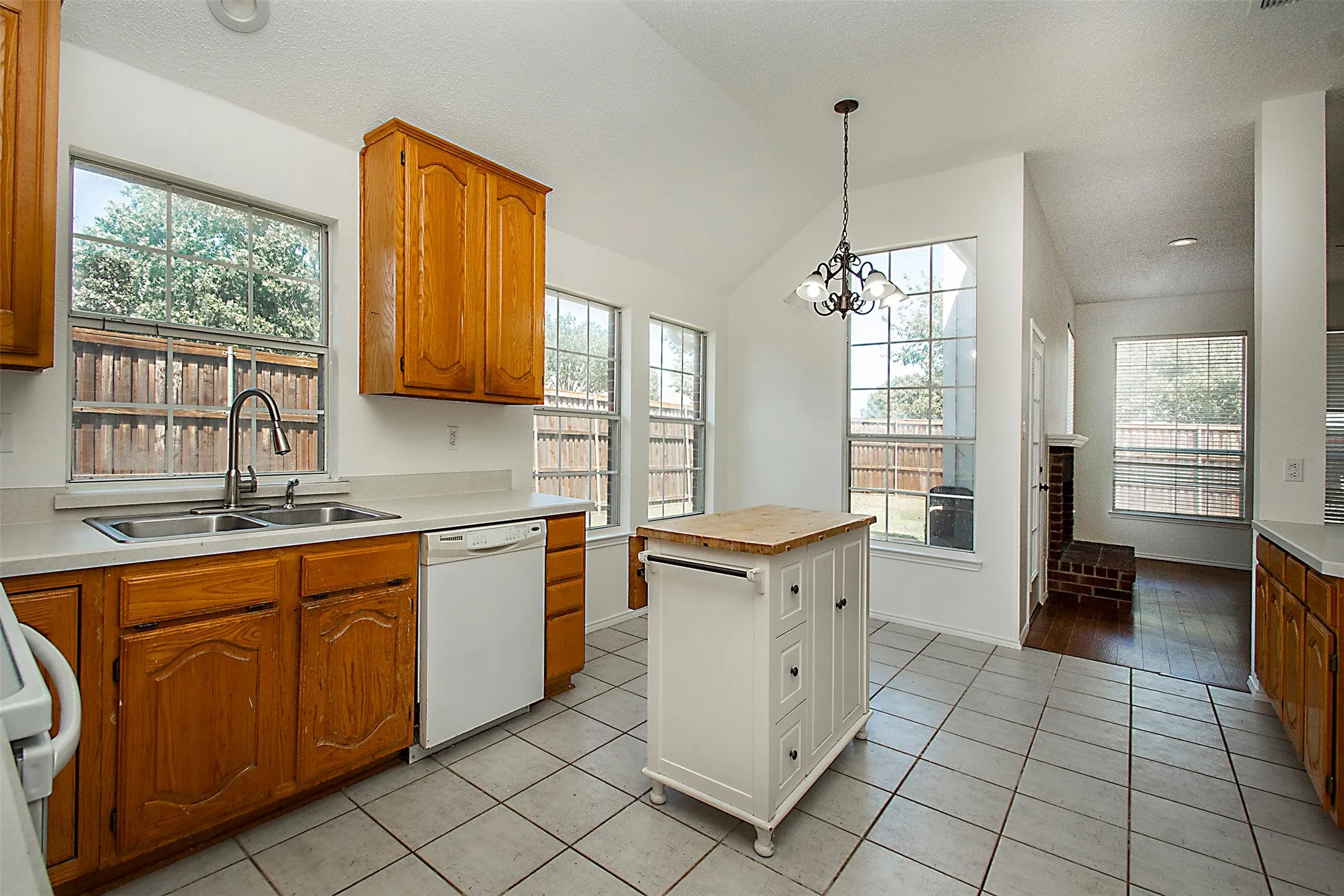 Single Family Residence For Sale in Collin County , 5812 Marrietta Drive, Frisco, Texas 75035, 4 Bedroom, 2 Bathroom, 2 Garage spaces, 1,747 Sqft, built in 1998, mls#21362680, Real Estate Agent in Frisco, Homes For Sale in Collin county, Homes For Sale in Frisco, Realtor in Frisco Texas, Real Estate Brokerage Independent Realty Texas, Luminita Cordes Realtor