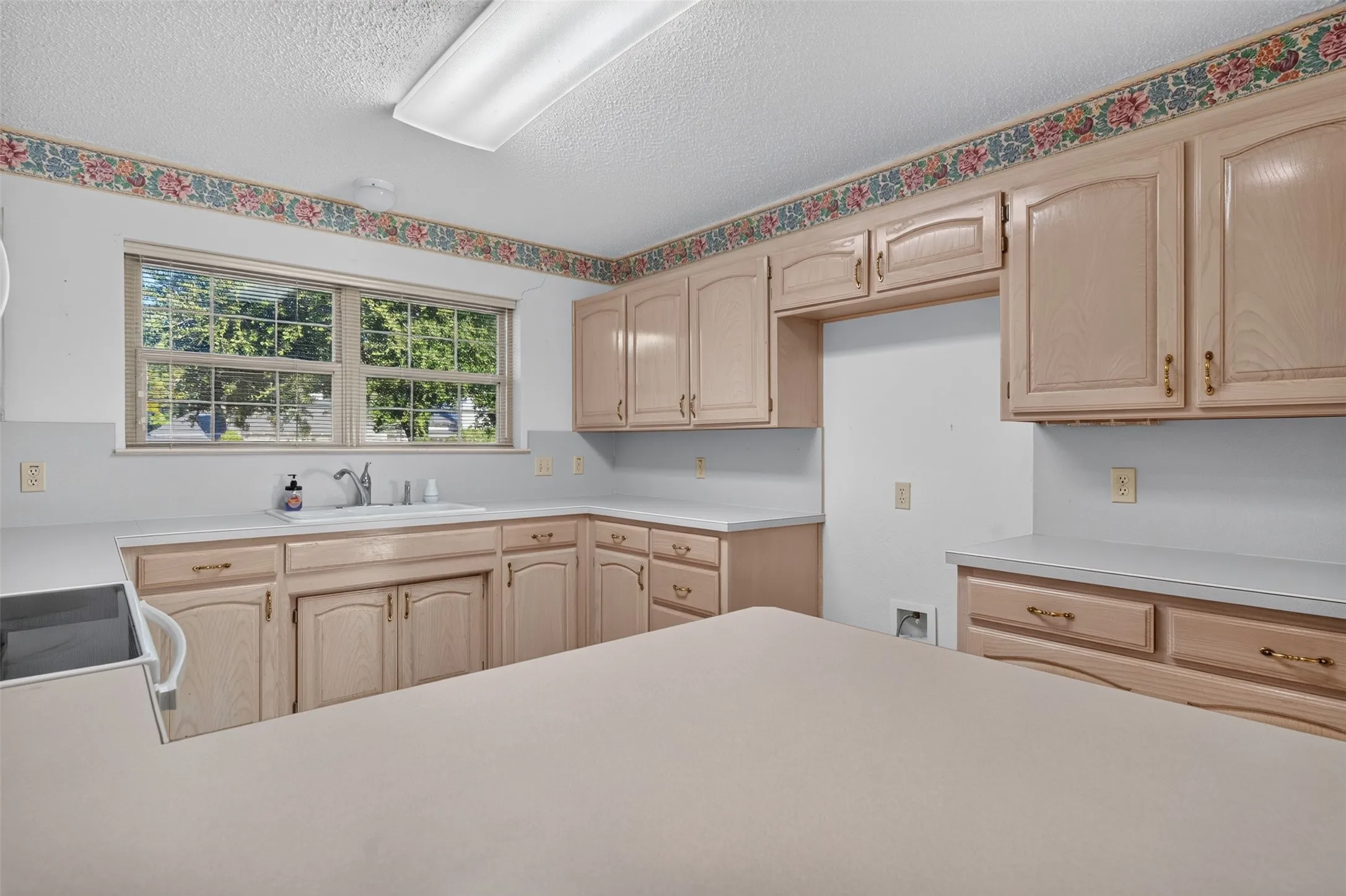 Single Family Residence For Sale in Johnson County , 304 Edgehill Road, Joshua, Texas 76058, 3 Bedroom, 2 Bathroom, 2 Garage spaces, 1,824 Sqft, built in 1994, mls#21364828, Real Estate Agent in Joshua, Homes For Sale in Johnson county, Homes For Sale in Joshua, Realtor in Joshua Texas, Real Estate Brokerage Independent Realty Texas, Luminita Cordes Realtor