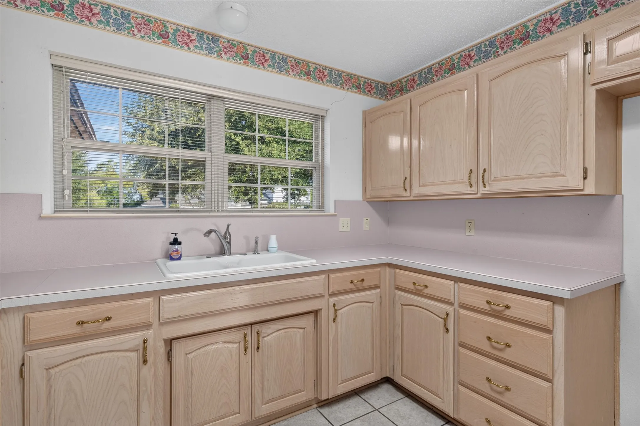 Single Family Residence For Sale in Johnson County , 304 Edgehill Road, Joshua, Texas 76058, 3 Bedroom, 2 Bathroom, 2 Garage spaces, 1,824 Sqft, built in 1994, mls#21364828, Real Estate Agent in Joshua, Homes For Sale in Johnson county, Homes For Sale in Joshua, Realtor in Joshua Texas, Real Estate Brokerage Independent Realty Texas, Luminita Cordes Realtor