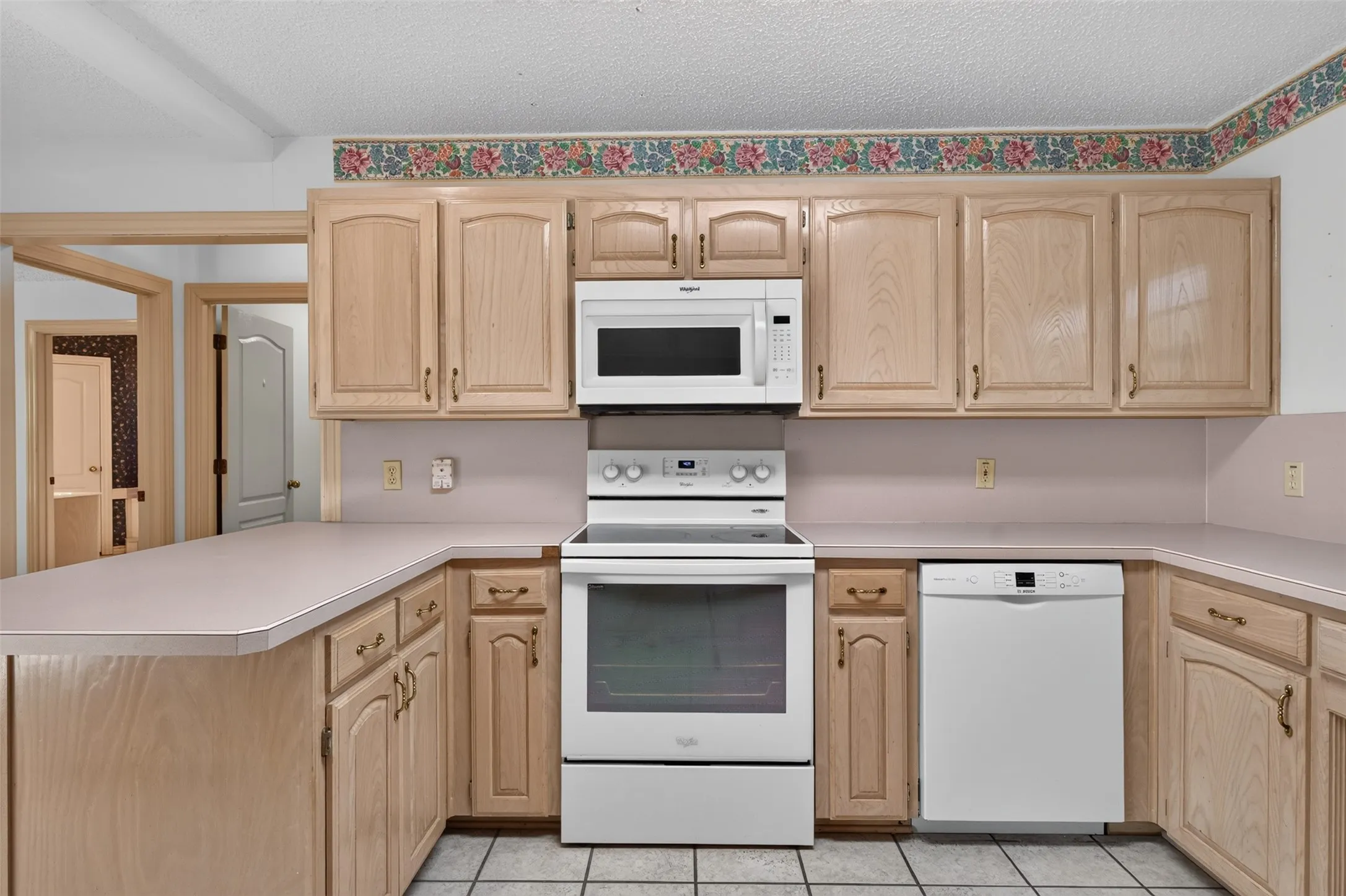Single Family Residence For Sale in Johnson County , 304 Edgehill Road, Joshua, Texas 76058, 3 Bedroom, 2 Bathroom, 2 Garage spaces, 1,824 Sqft, built in 1994, mls#21364828, Real Estate Agent in Joshua, Homes For Sale in Johnson county, Homes For Sale in Joshua, Realtor in Joshua Texas, Real Estate Brokerage Independent Realty Texas, Luminita Cordes Realtor