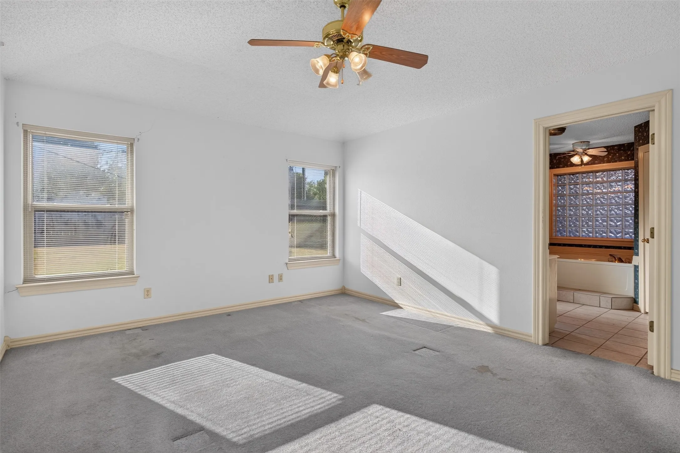 Single Family Residence For Sale in Johnson County , 304 Edgehill Road, Joshua, Texas 76058, 3 Bedroom, 2 Bathroom, 2 Garage spaces, 1,824 Sqft, built in 1994, mls#21364828, Real Estate Agent in Joshua, Homes For Sale in Johnson county, Homes For Sale in Joshua, Realtor in Joshua Texas, Real Estate Brokerage Independent Realty Texas, Luminita Cordes Realtor