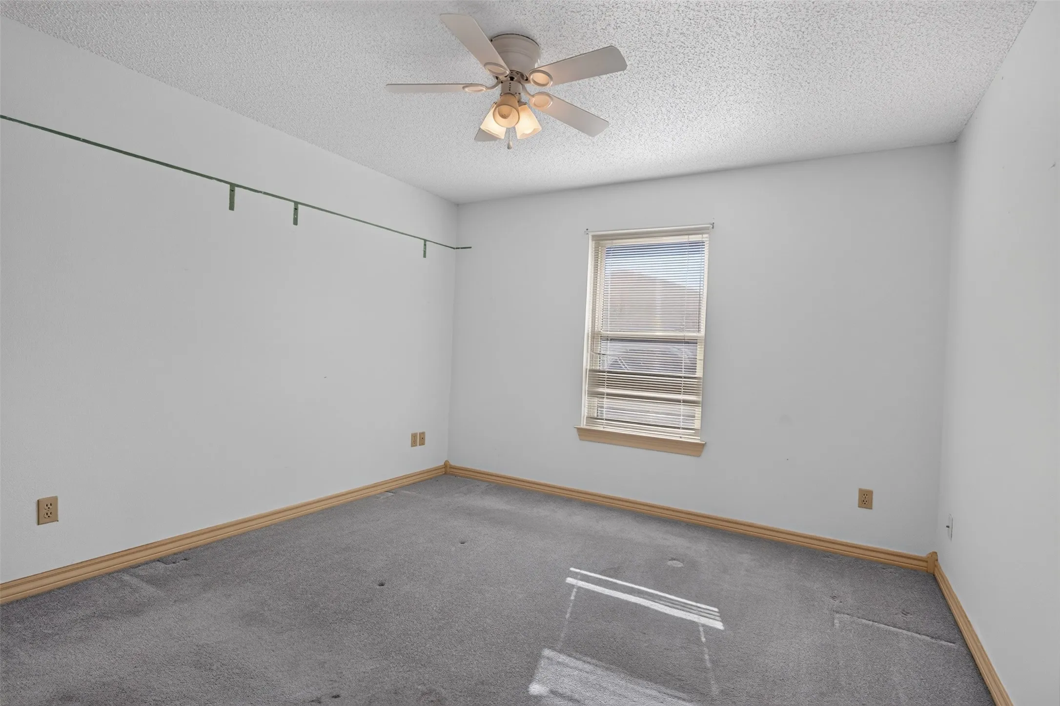 Single Family Residence For Sale in Johnson County , 304 Edgehill Road, Joshua, Texas 76058, 3 Bedroom, 2 Bathroom, 2 Garage spaces, 1,824 Sqft, built in 1994, mls#21364828, Real Estate Agent in Joshua, Homes For Sale in Johnson county, Homes For Sale in Joshua, Realtor in Joshua Texas, Real Estate Brokerage Independent Realty Texas, Luminita Cordes Realtor