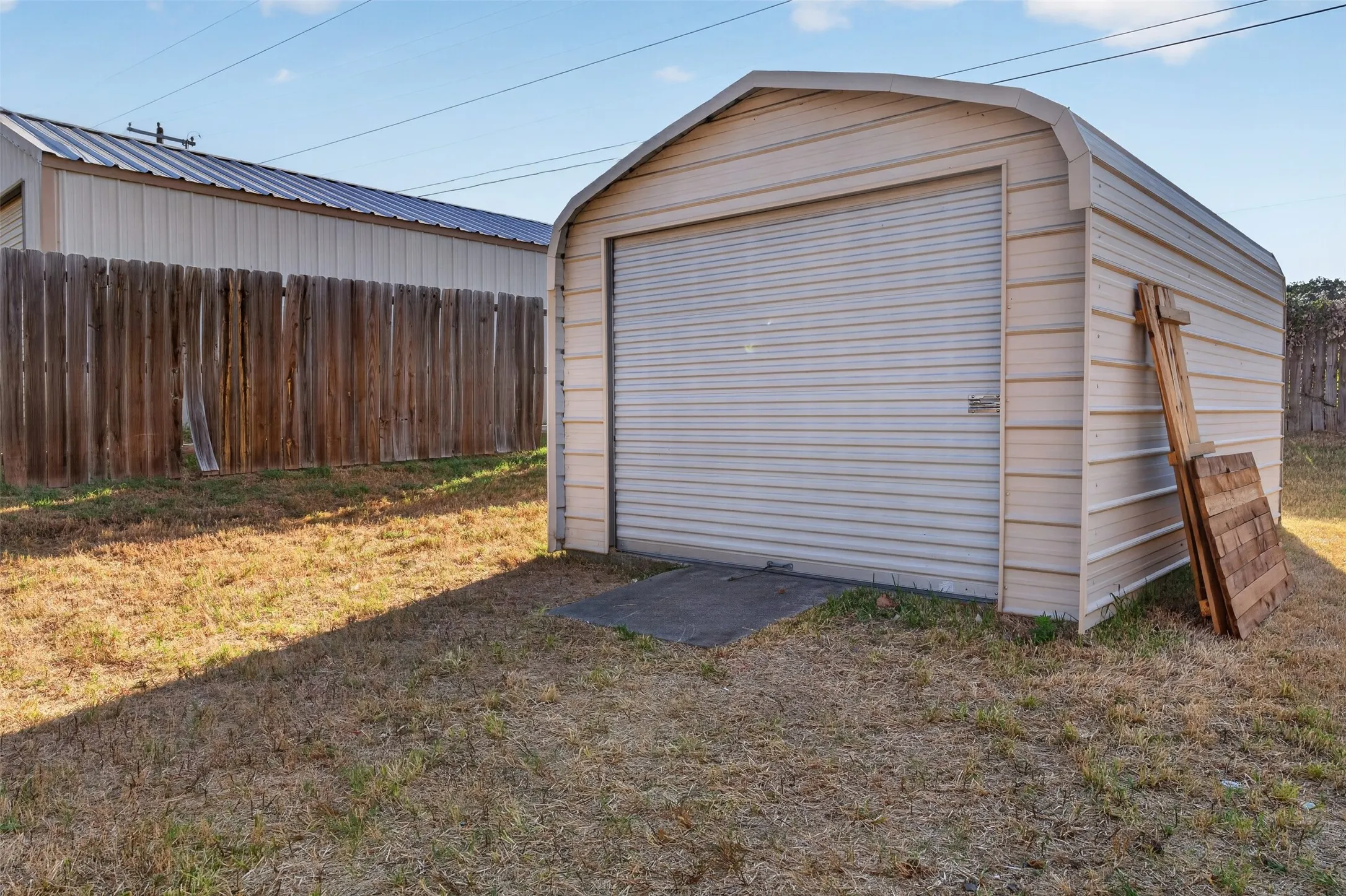 Single Family Residence For Sale in Johnson County , 304 Edgehill Road, Joshua, Texas 76058, 3 Bedroom, 2 Bathroom, 2 Garage spaces, 1,824 Sqft, built in 1994, mls#21364828, Real Estate Agent in Joshua, Homes For Sale in Johnson county, Homes For Sale in Joshua, Realtor in Joshua Texas, Real Estate Brokerage Independent Realty Texas, Luminita Cordes Realtor