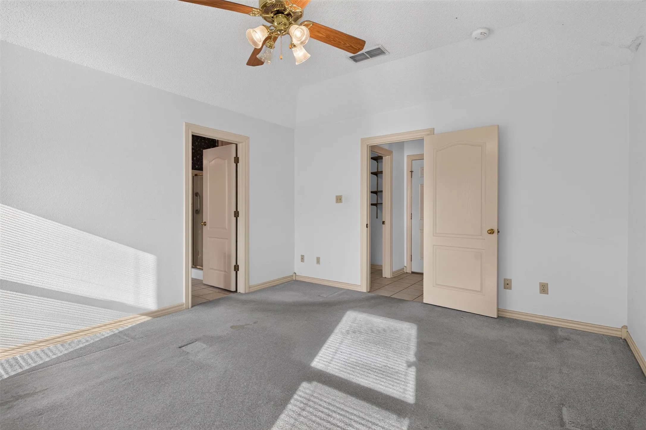 Single Family Residence For Sale in Johnson County , 304 Edgehill Road, Joshua, Texas 76058, 3 Bedroom, 2 Bathroom, 2 Garage spaces, 1,824 Sqft, built in 1994, mls#21364828, Real Estate Agent in Joshua, Homes For Sale in Johnson county, Homes For Sale in Joshua, Realtor in Joshua Texas, Real Estate Brokerage Independent Realty Texas, Luminita Cordes Realtor