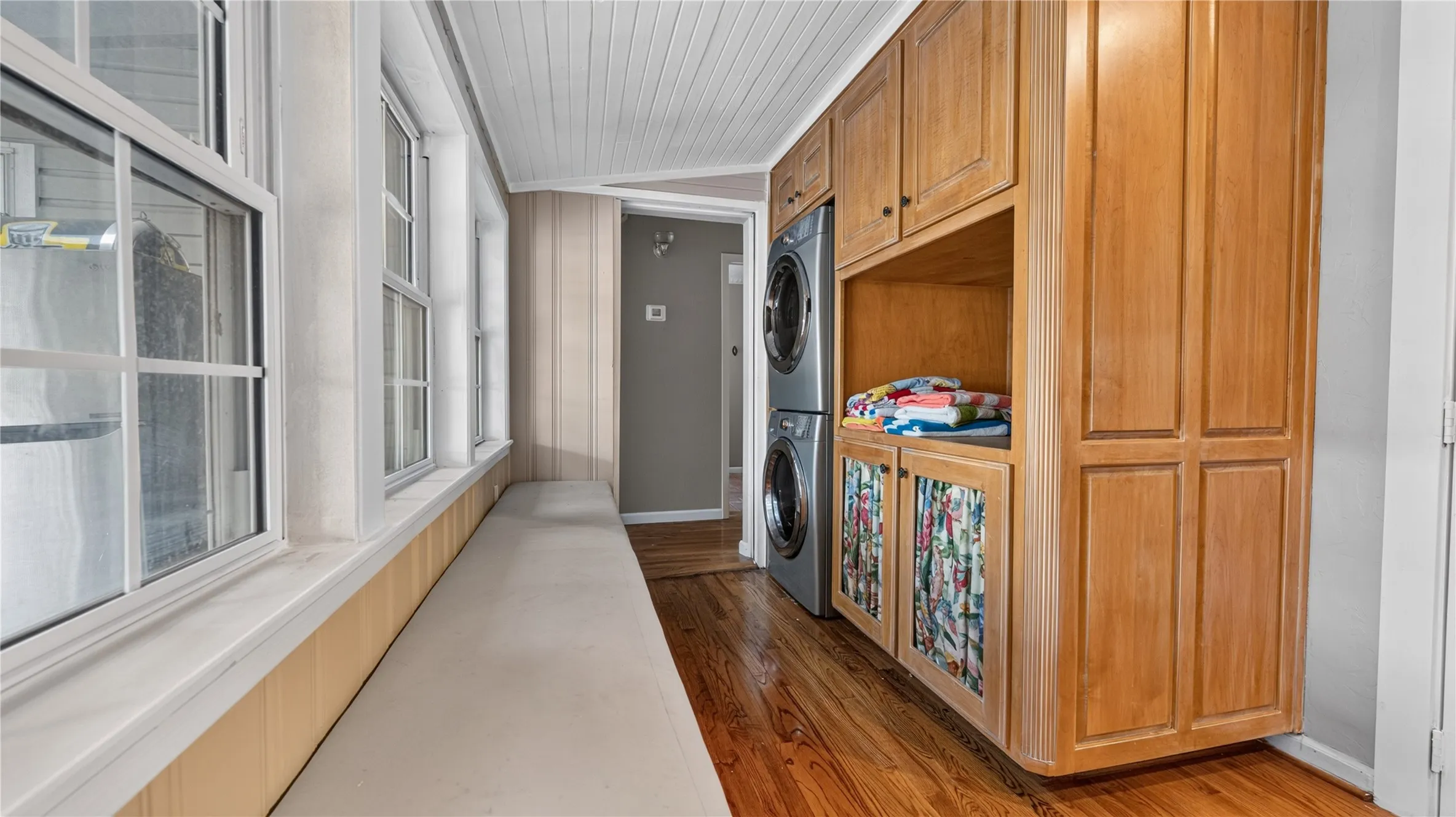 Single Family Residence For Rent in Dallas County , 1606 W Shady Grove Road, Irving, Texas 75060, 3 Bedroom, 2 Bathroom, Garage spaces, 2,551 Sqft, built in 1942, mls#21365913, Real Estate Agent in Irving, Homes For Rent in Dallas county, Homes For Rent in Irving, Realtor in Irving Texas, Real Estate Brokerage Independent Realty Texas, Luminita Cordes Realtor