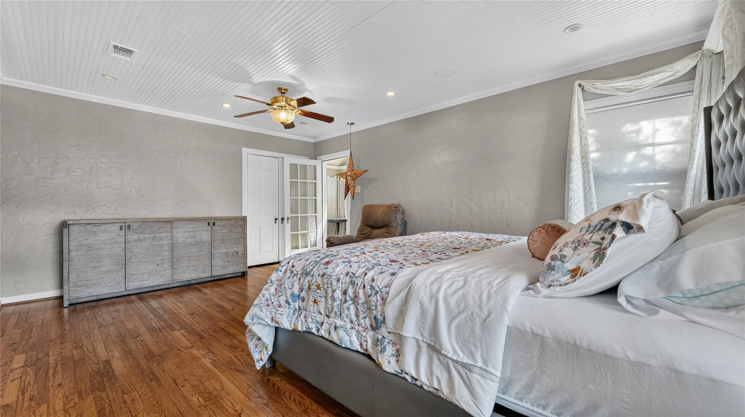 Single Family Residence For Rent in Dallas County , 1606 W Shady Grove Road, Irving, Texas 75060, 3 Bedroom, 2 Bathroom, Garage spaces, 2,551 Sqft, built in 1942, mls#21365913, Real Estate Agent in Irving, Homes For Rent in Dallas county, Homes For Rent in Irving, Realtor in Irving Texas, Real Estate Brokerage Independent Realty Texas, Luminita Cordes Realtor