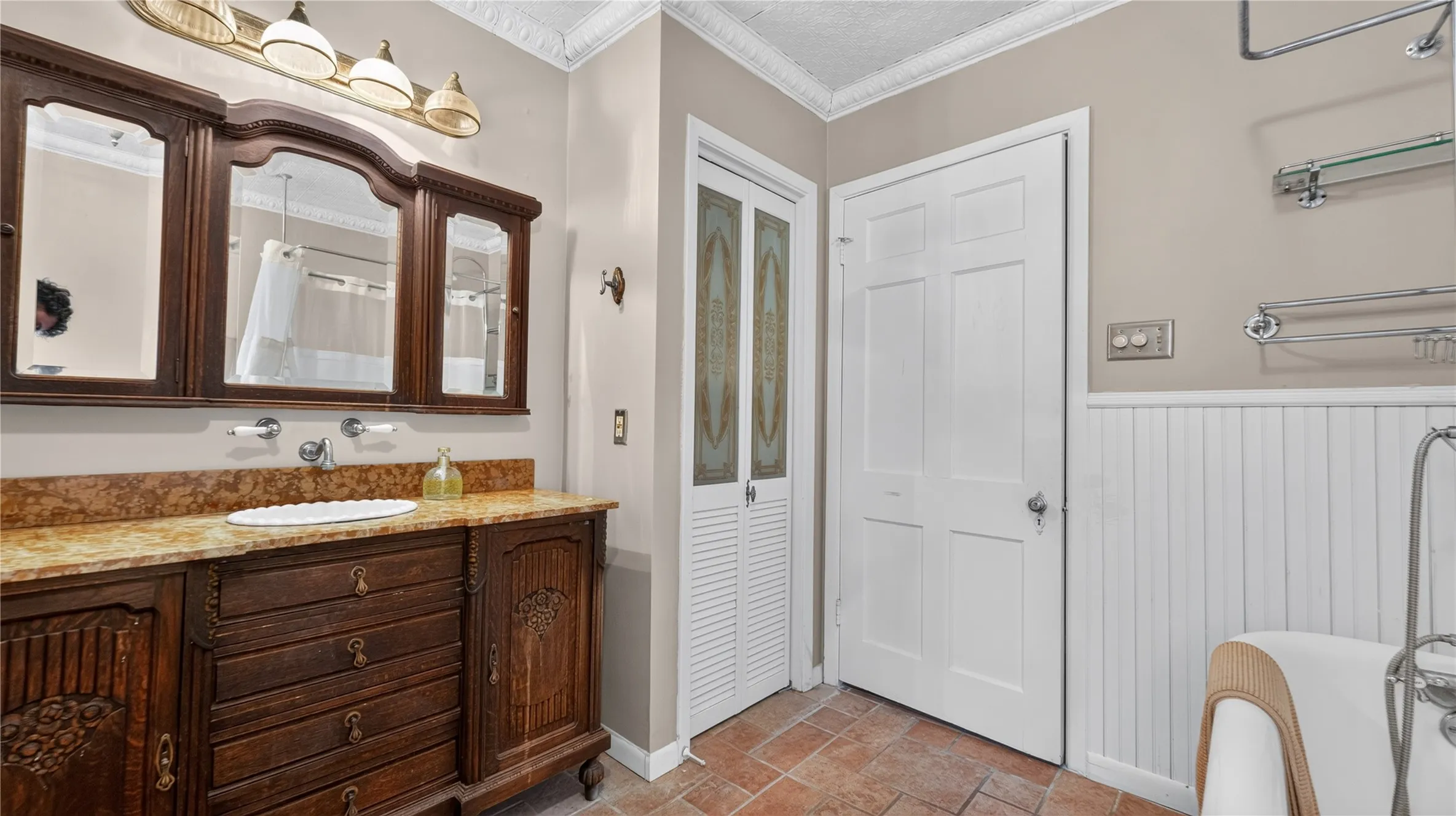 Single Family Residence For Rent in Dallas County , 1606 W Shady Grove Road, Irving, Texas 75060, 3 Bedroom, 2 Bathroom, Garage spaces, 2,551 Sqft, built in 1942, mls#21365913, Real Estate Agent in Irving, Homes For Rent in Dallas county, Homes For Rent in Irving, Realtor in Irving Texas, Real Estate Brokerage Independent Realty Texas, Luminita Cordes Realtor