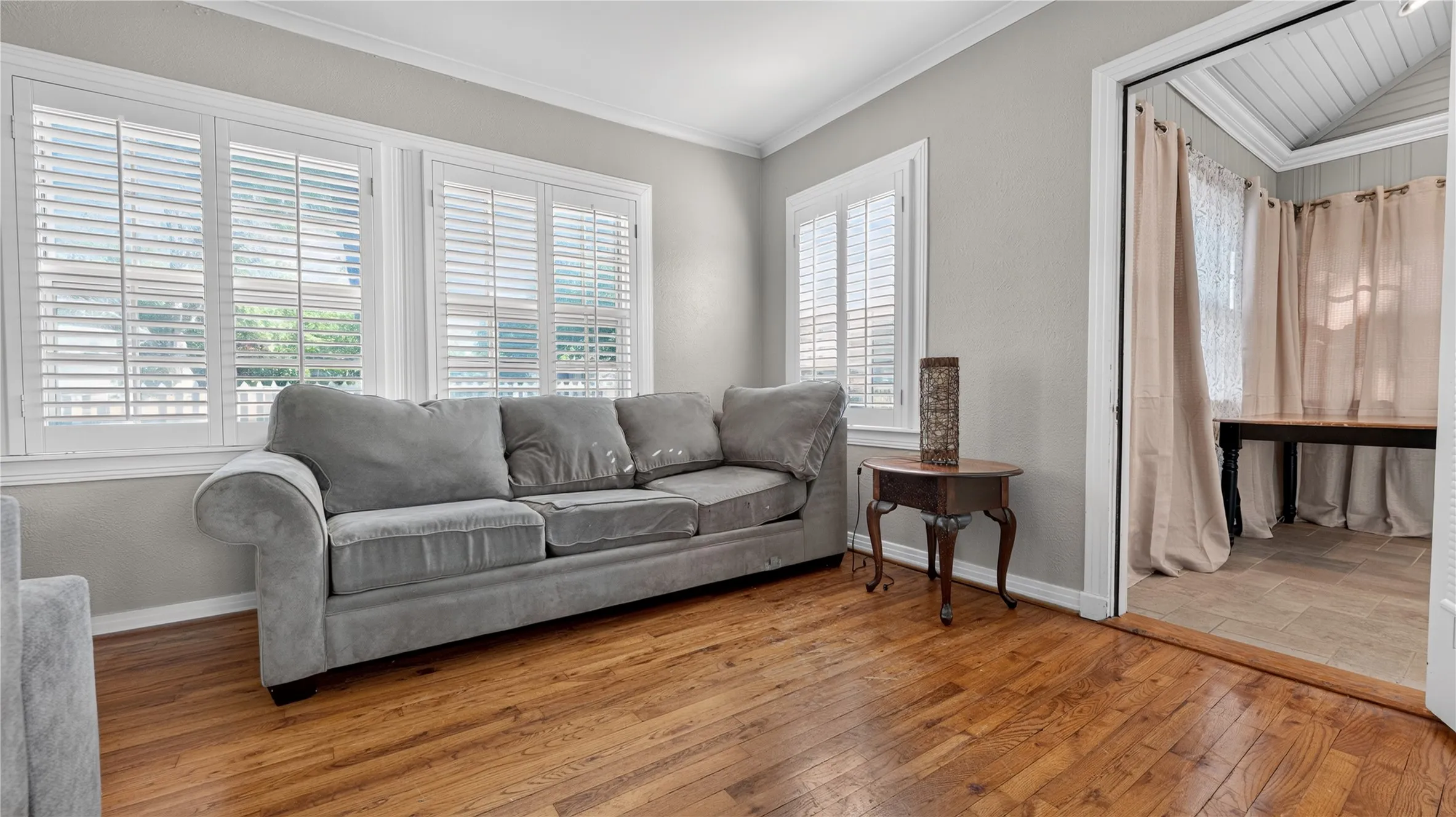 Single Family Residence For Rent in Dallas County , 1606 W Shady Grove Road, Irving, Texas 75060, 3 Bedroom, 2 Bathroom, Garage spaces, 2,551 Sqft, built in 1942, mls#21365913, Real Estate Agent in Irving, Homes For Rent in Dallas county, Homes For Rent in Irving, Realtor in Irving Texas, Real Estate Brokerage Independent Realty Texas, Luminita Cordes Realtor
