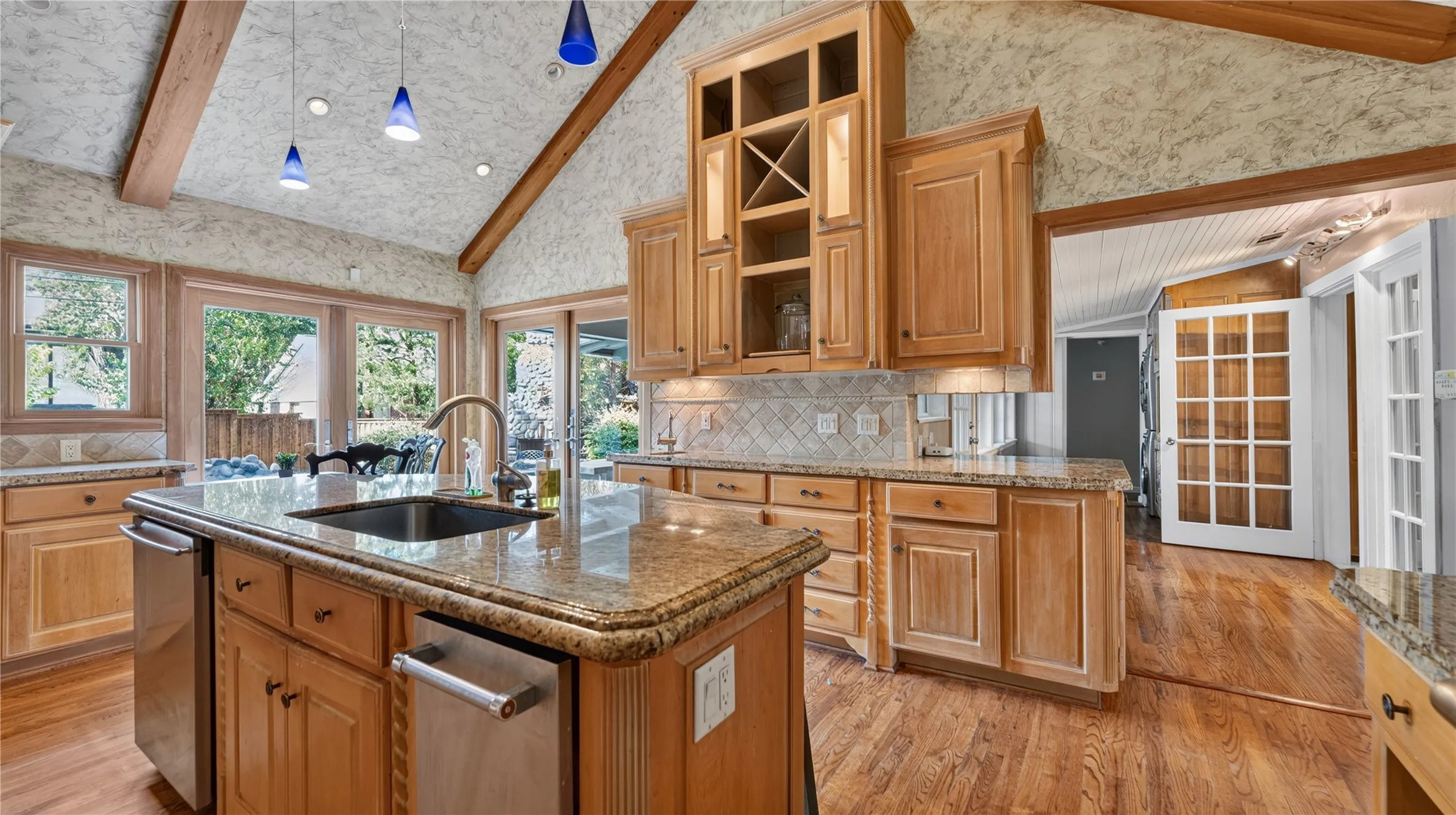 Single Family Residence For Rent in Dallas County , 1606 W Shady Grove Road, Irving, Texas 75060, 3 Bedroom, 2 Bathroom, Garage spaces, 2,551 Sqft, built in 1942, mls#21365913, Real Estate Agent in Irving, Homes For Rent in Dallas county, Homes For Rent in Irving, Realtor in Irving Texas, Real Estate Brokerage Independent Realty Texas, Luminita Cordes Realtor