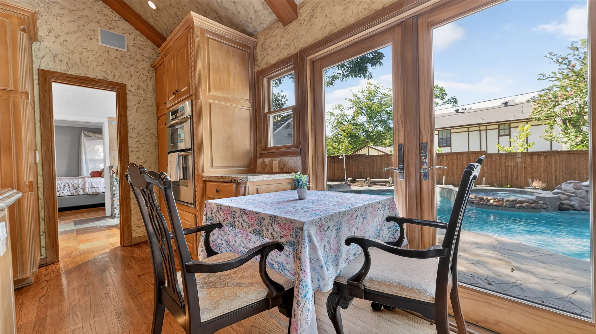Single Family Residence For Rent in Dallas County , 1606 W Shady Grove Road, Irving, Texas 75060, 3 Bedroom, 2 Bathroom, Garage spaces, 2,551 Sqft, built in 1942, mls#21365913, Real Estate Agent in Irving, Homes For Rent in Dallas county, Homes For Rent in Irving, Realtor in Irving Texas, Real Estate Brokerage Independent Realty Texas, Luminita Cordes Realtor