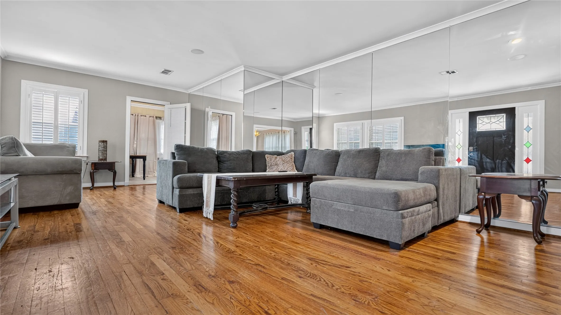Single Family Residence For Rent in Dallas County , 1606 W Shady Grove Road, Irving, Texas 75060, 3 Bedroom, 2 Bathroom, Garage spaces, 2,551 Sqft, built in 1942, mls#21365913, Real Estate Agent in Irving, Homes For Rent in Dallas county, Homes For Rent in Irving, Realtor in Irving Texas, Real Estate Brokerage Independent Realty Texas, Luminita Cordes Realtor