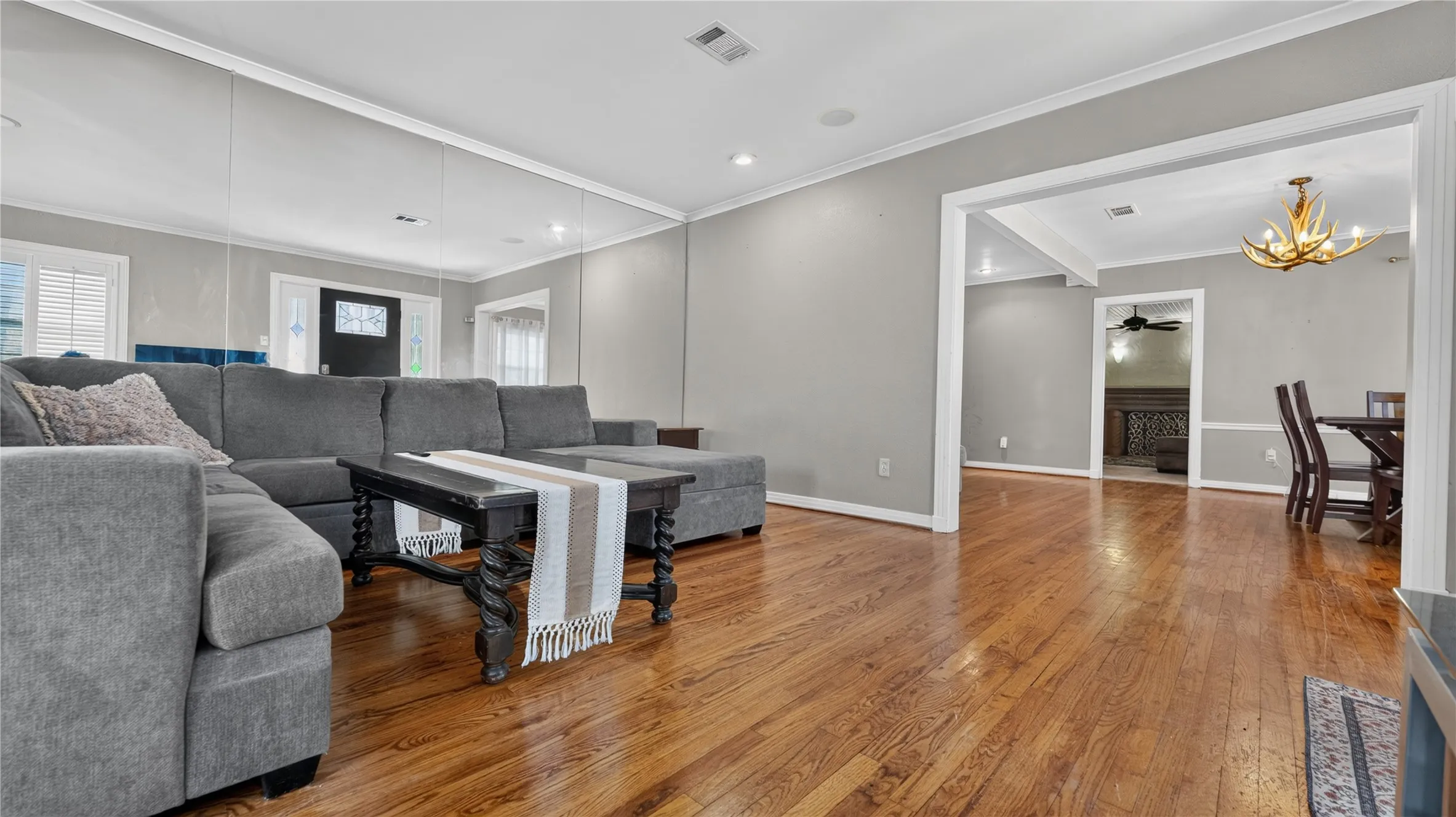 Single Family Residence For Rent in Dallas County , 1606 W Shady Grove Road, Irving, Texas 75060, 3 Bedroom, 2 Bathroom, Garage spaces, 2,551 Sqft, built in 1942, mls#21365913, Real Estate Agent in Irving, Homes For Rent in Dallas county, Homes For Rent in Irving, Realtor in Irving Texas, Real Estate Brokerage Independent Realty Texas, Luminita Cordes Realtor