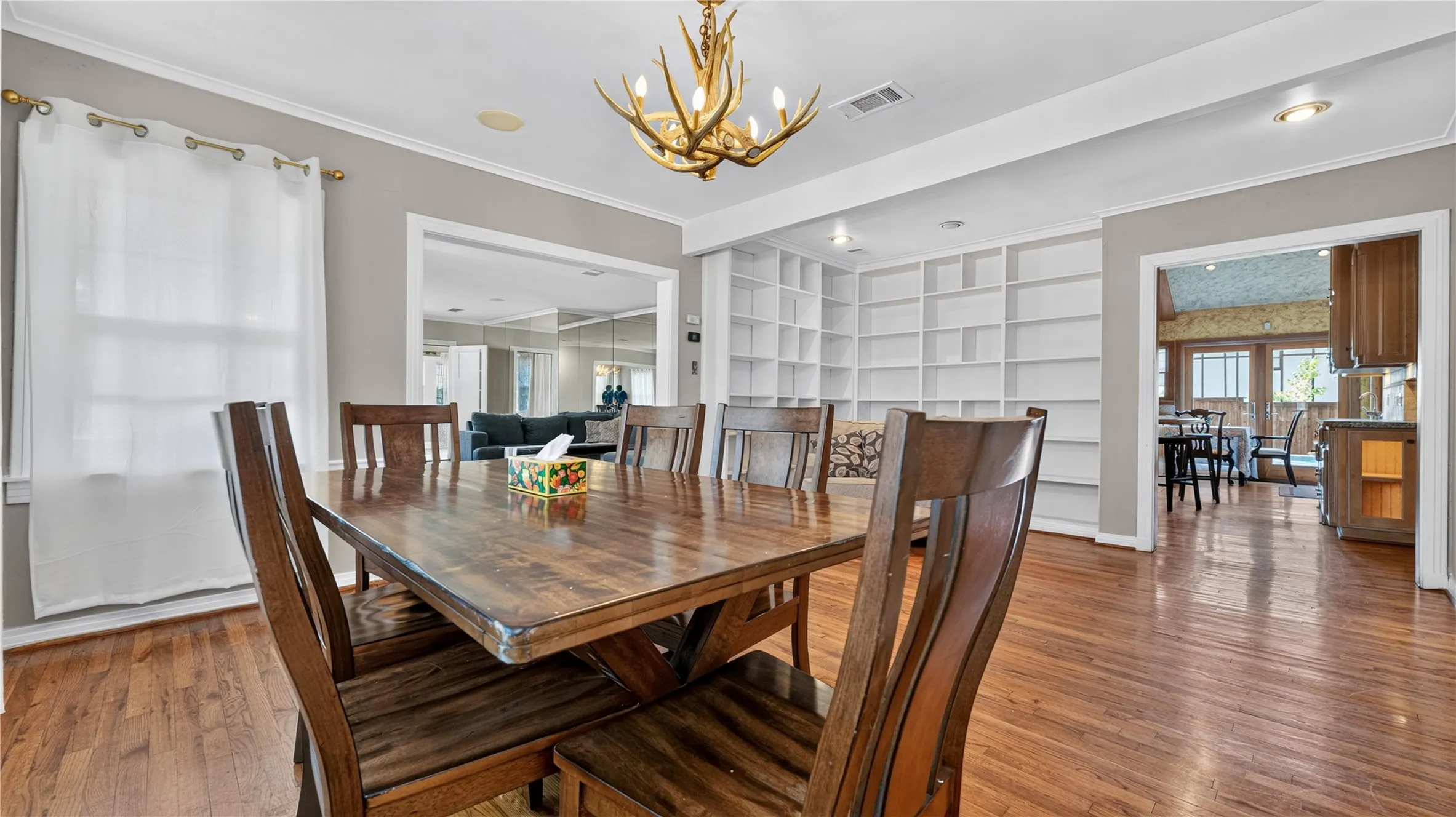 Single Family Residence For Rent in Dallas County , 1606 W Shady Grove Road, Irving, Texas 75060, 3 Bedroom, 2 Bathroom, Garage spaces, 2,551 Sqft, built in 1942, mls#21365913, Real Estate Agent in Irving, Homes For Rent in Dallas county, Homes For Rent in Irving, Realtor in Irving Texas, Real Estate Brokerage Independent Realty Texas, Luminita Cordes Realtor