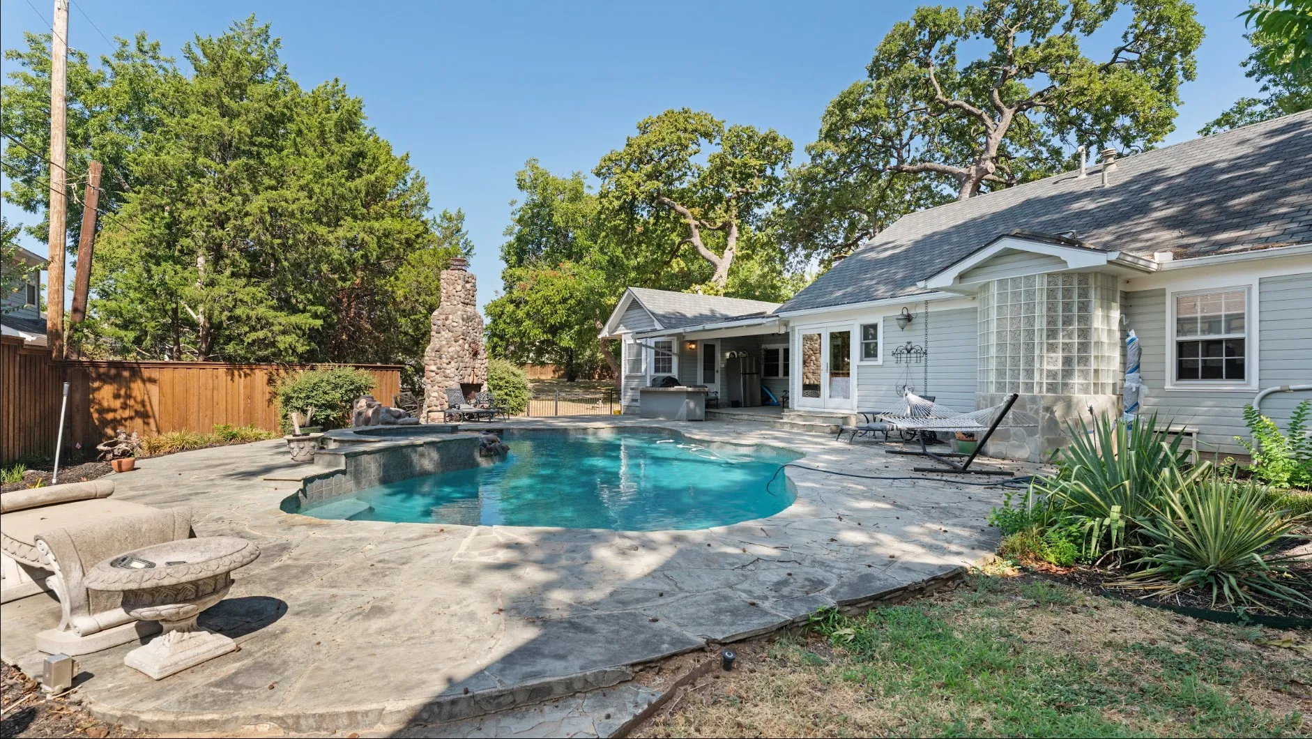 Single Family Residence For Rent in Dallas County , 1606 W Shady Grove Road, Irving, Texas 75060, 3 Bedroom, 2 Bathroom, Garage spaces, 2,551 Sqft, built in 1942, mls#21365913, Real Estate Agent in Irving, Homes For Rent in Dallas county, Homes For Rent in Irving, Realtor in Irving Texas, Real Estate Brokerage Independent Realty Texas, Luminita Cordes Realtor