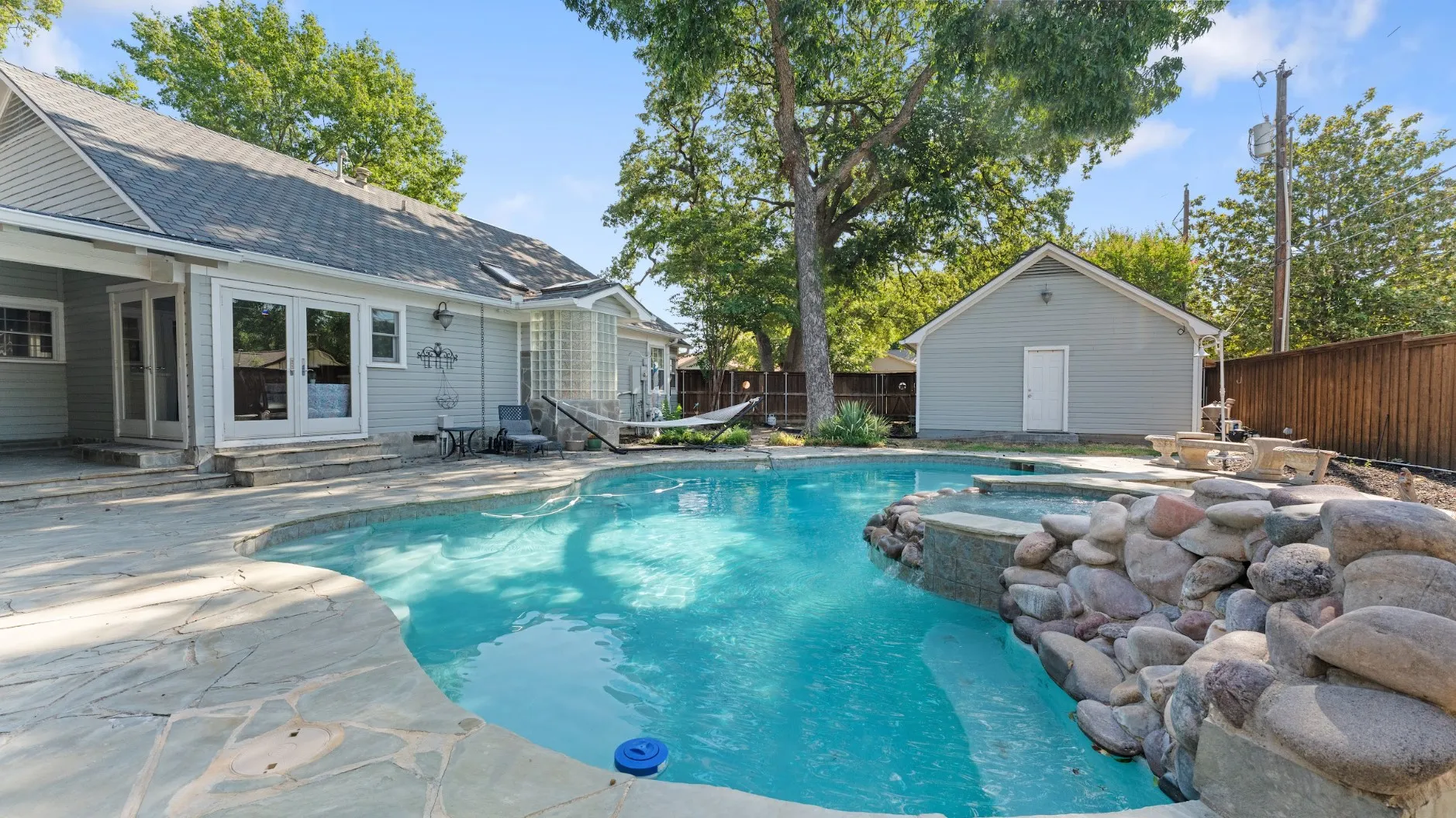 Single Family Residence For Rent in Dallas County , 1606 W Shady Grove Road, Irving, Texas 75060, 3 Bedroom, 2 Bathroom, Garage spaces, 2,551 Sqft, built in 1942, mls#21365913, Real Estate Agent in Irving, Homes For Rent in Dallas county, Homes For Rent in Irving, Realtor in Irving Texas, Real Estate Brokerage Independent Realty Texas, Luminita Cordes Realtor