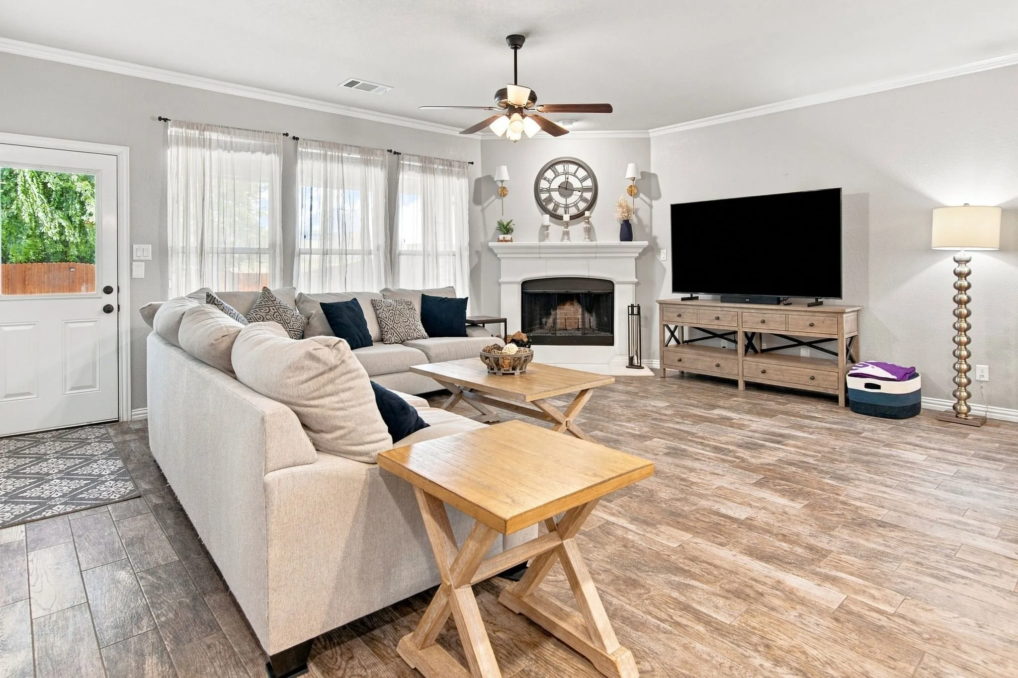 Single Family Residence For Sale in Tarrant County , 6124 Dunnlevy Drive, Fort Worth, Texas 76179, 4 Bedroom, 4 Bathroom, 2 Garage spaces, 3,196 Sqft, built in 2017, mls#21364369, Real Estate Agent in Fort Worth, Homes For Sale in Tarrant county, Homes For Sale in Fort Worth, Realtor in Fort Worth Texas, Real Estate Brokerage Independent Realty Texas, Luminita Cordes Realtor