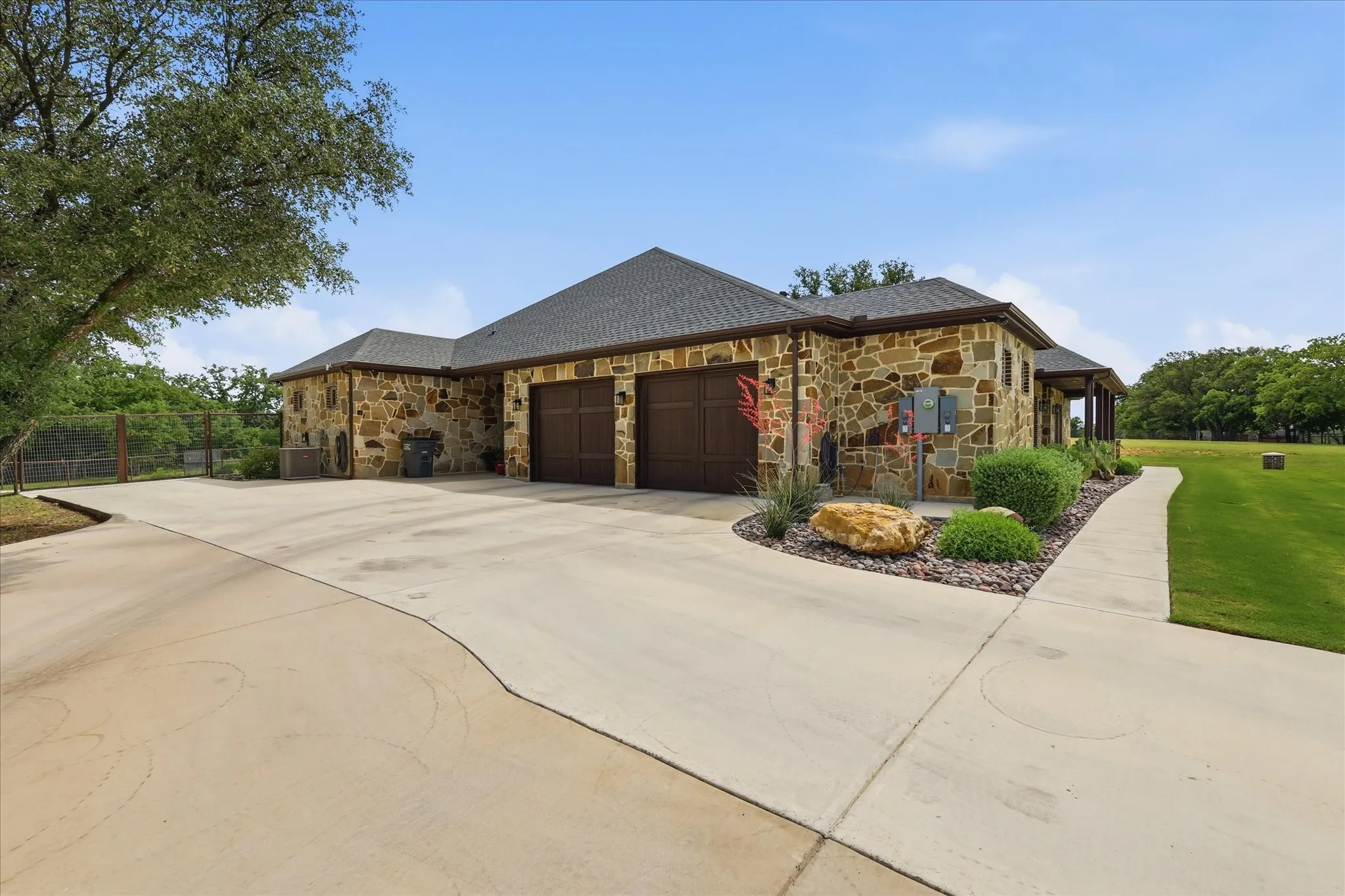 Single Family Residence For Sale in Parker County , 321 Arborview Drive, Weatherford, Texas 76088, 5 Bedroom, 4 Bathroom, 6 Garage spaces, 3,411 Sqft, built in 2023, mls#21365322, Real Estate Agent in Weatherford, Homes For Sale in Parker county, Homes For Sale in Weatherford, Realtor in Weatherford Texas, Real Estate Brokerage Independent Realty Texas, Luminita Cordes Realtor